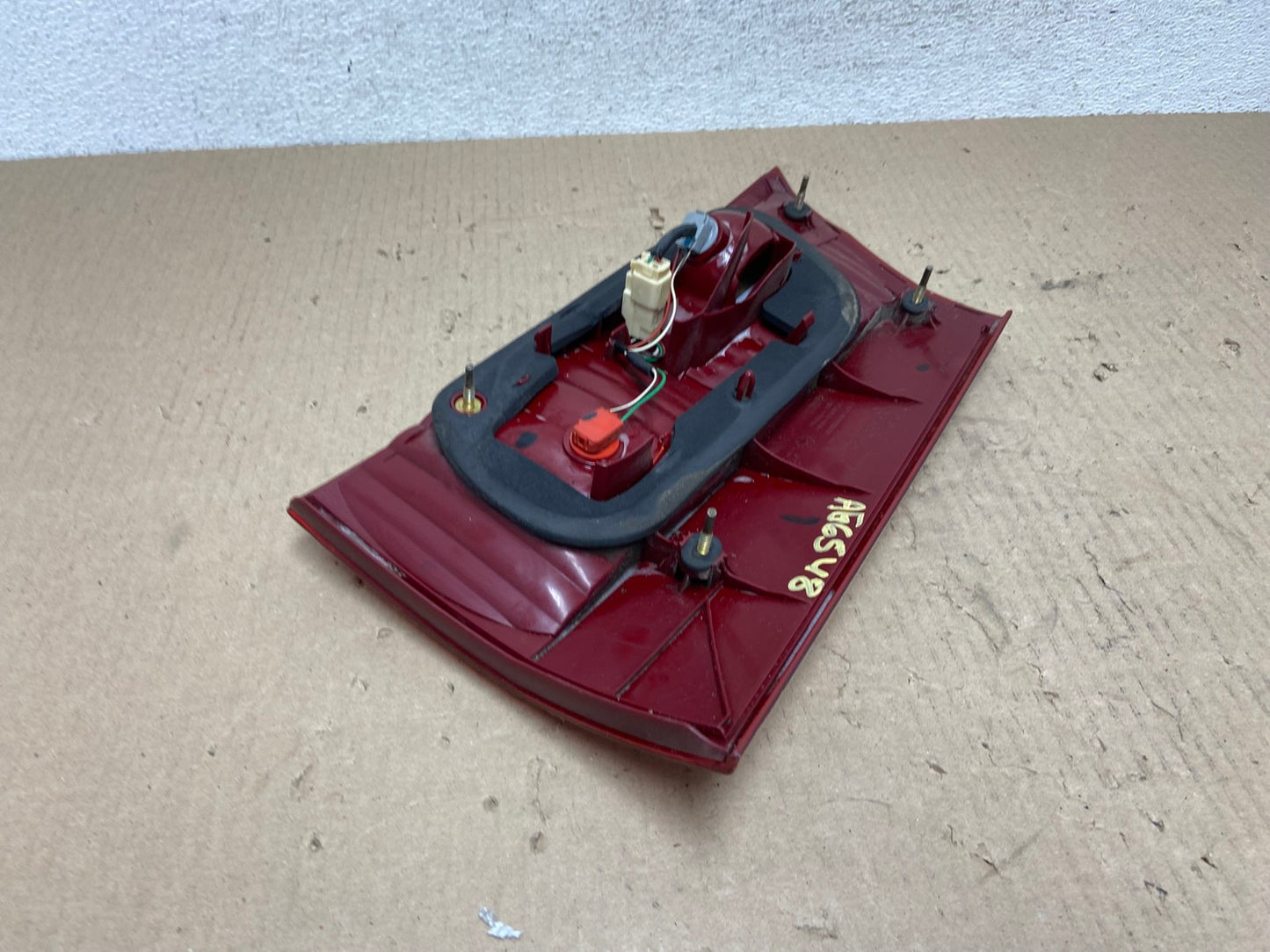 2004 - 2005 Toyota Sienna Left Driver LH Side Inner Tail Light AG6548 LK5