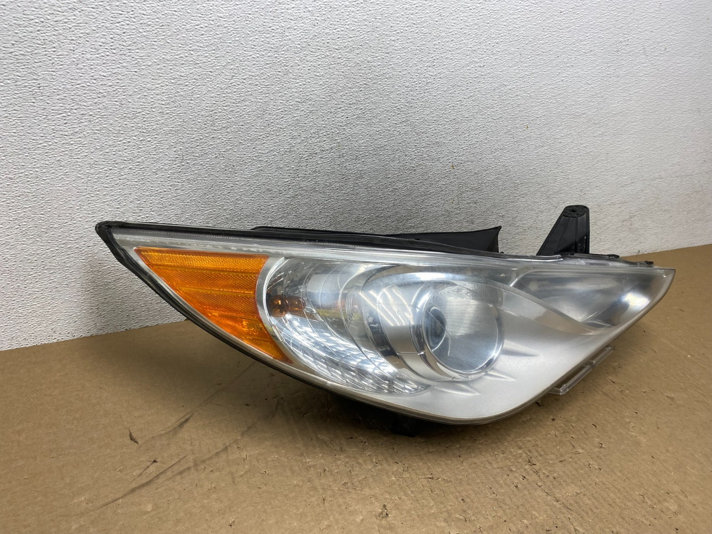 2011 - 2014 Hyundai Sonata Right Passenger Rh Side Headlight Halogen AG1082 DW2