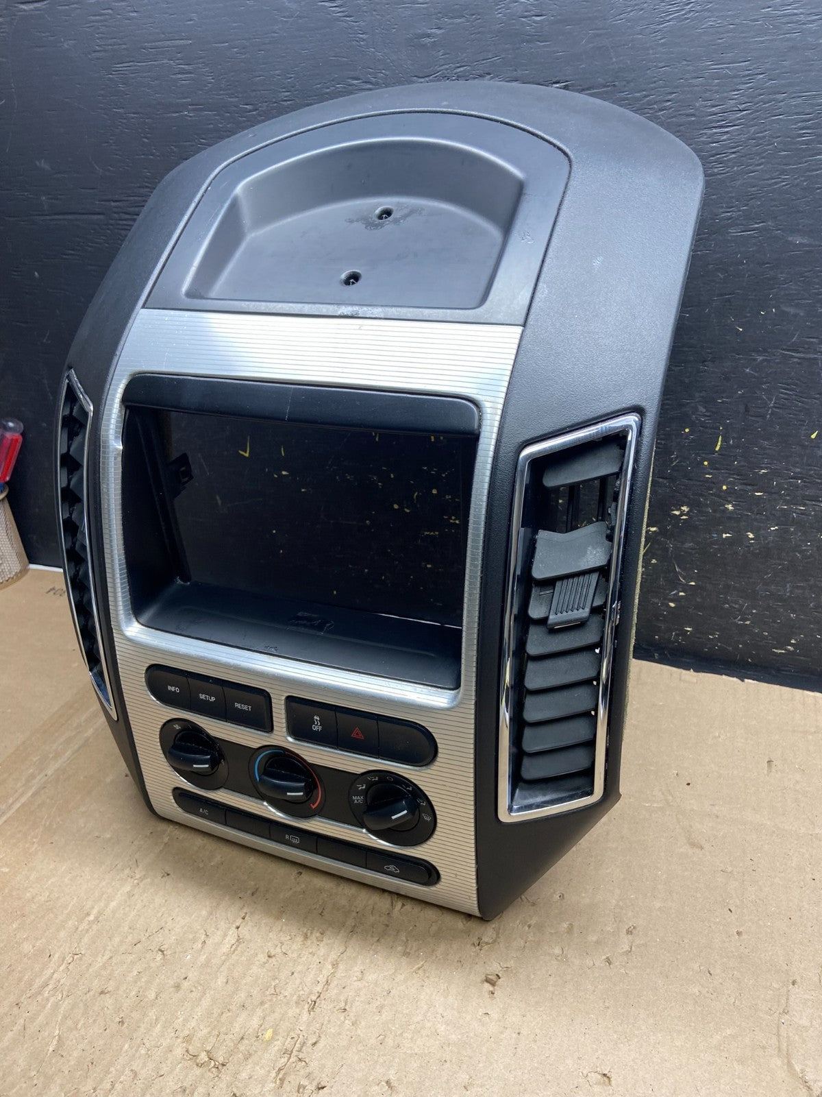 2007 - 2010 Ford Edge Heater Climate Control Radio Control Dash Bezel ab5416 DG1