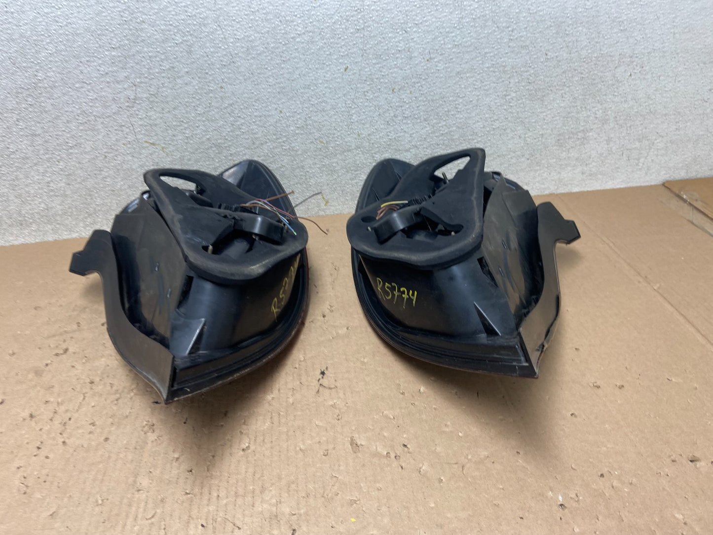 2002 to 2005 Mercedes C C230 Kompressor Coupe Left+Right Set Tail Light R5774 DG9