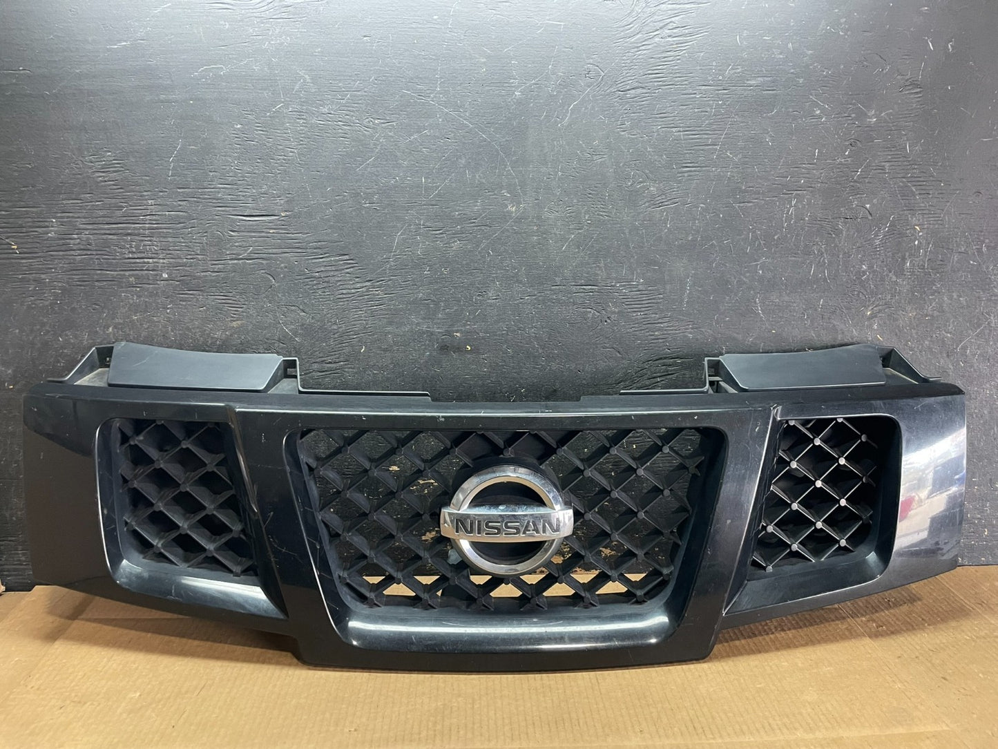 2008-2015 Nissan Armada Front Upper Grill Grille OEM AA9061 DG0