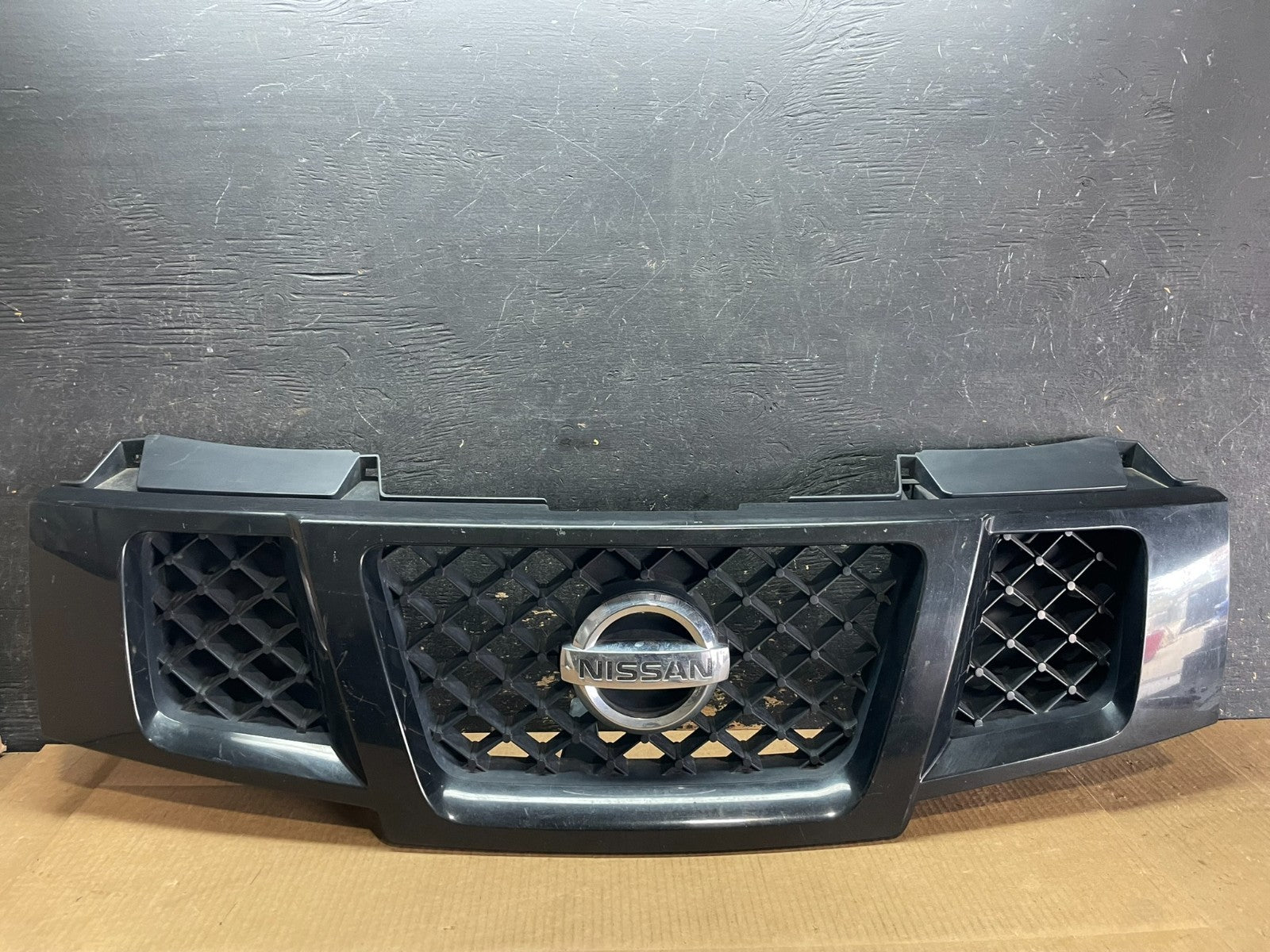 2008-2015 Nissan Armada Front Upper Grill Grille OEM AA9061 DG0