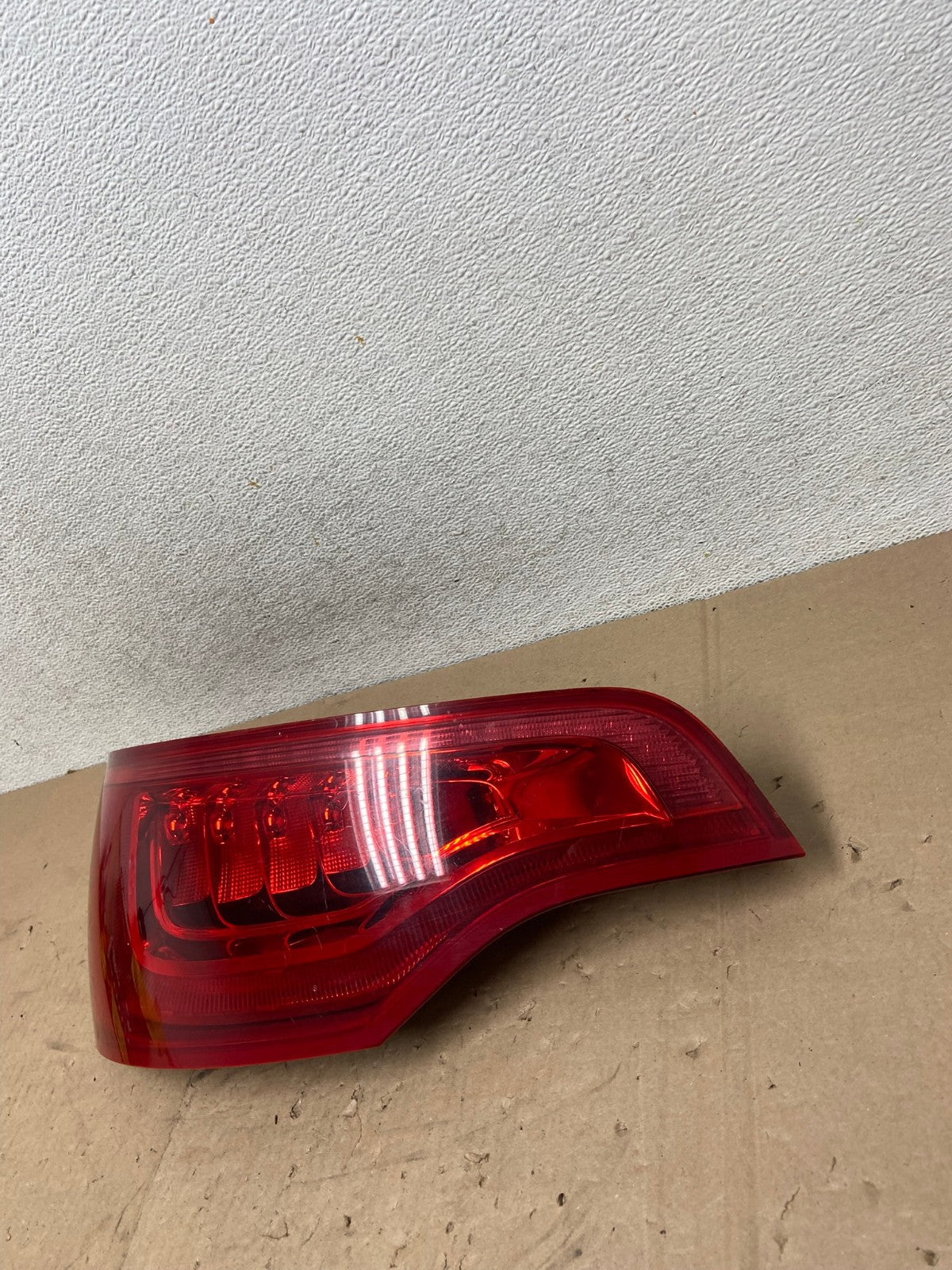 2010 - 2015 Audi Q7 Left Driver LH Side Tail Light AG5317 LK2