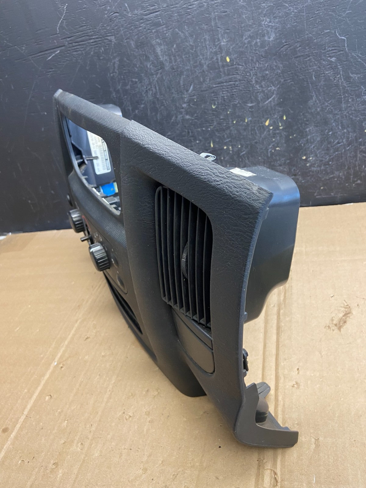 2002 to 2005 Dodge Ram Radio Climate Control Dash Air Vent Bezel Trim AD7200 DG2