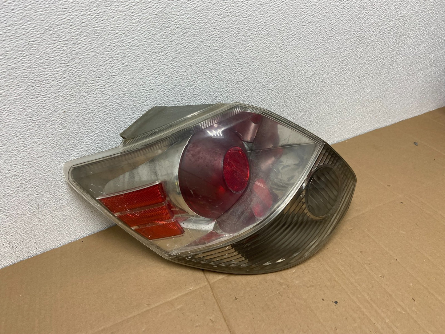 2004 - 2008 Toyota Matrix Left Driver LH Side Tail Light AB8057 DW2