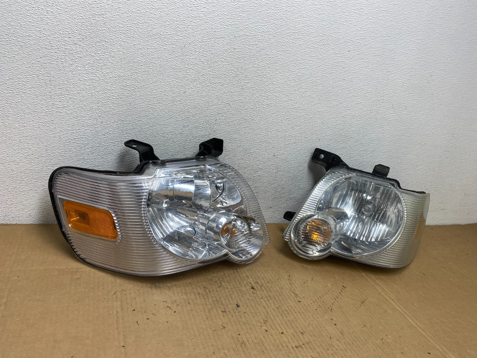 2006 2007 2008 2009 2010 Ford Explorer Left+Right Set Headlights AD0943 DW2