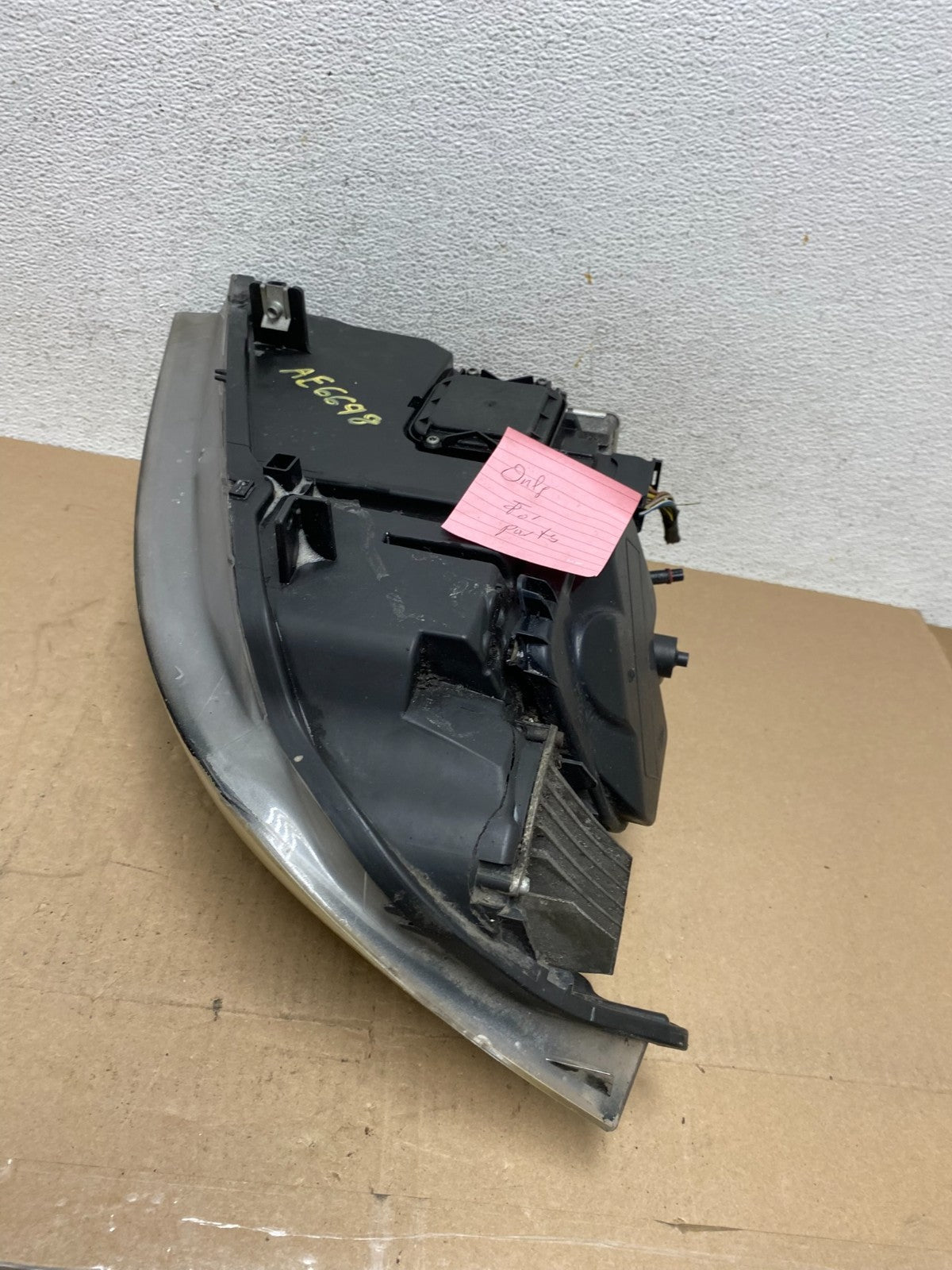 2009-2011 Bmw 3 Series 328i 4/D Sedan Right Passenger Headlight Xenon AE6698 DG4