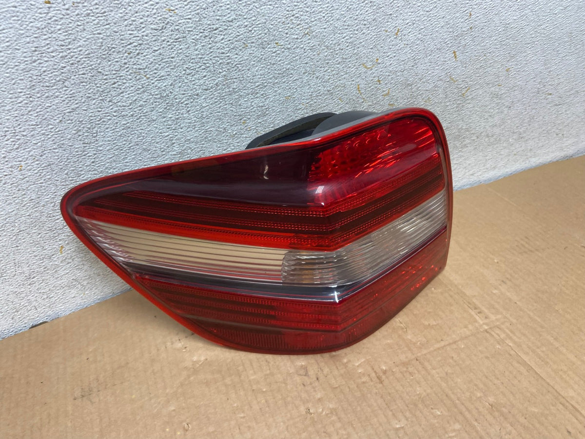 2009 to 2011 Mercedes ML350 ML-Class Left Driver Side LH Tail Light AI6934 LK2