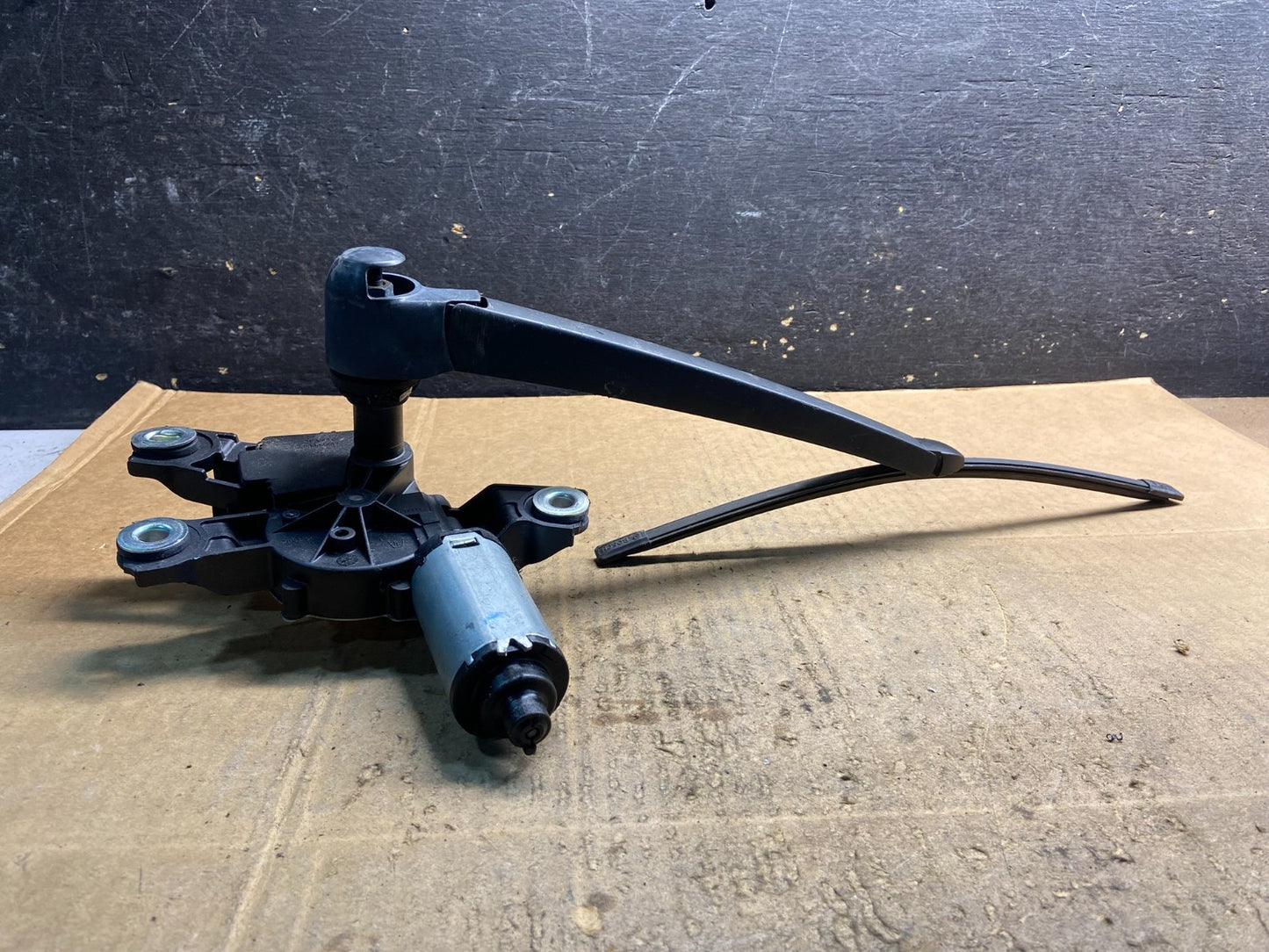 2011 to 2016 Volkswagen Tiguan Rear Window Wiper Motor Y4161 DG1