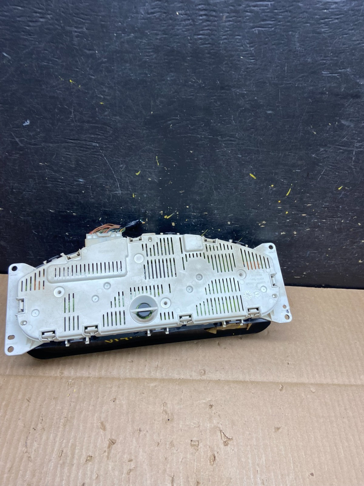 2005 to 2012 Nissan Pathfinder Xterra Frontier Speedometer Cluster Gauge V14124