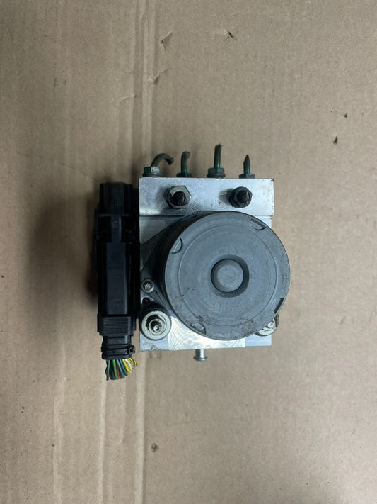 2005 - 2009 Land Rover LR3 ABS Anti Lock Brake Pump Module p7548 DG0