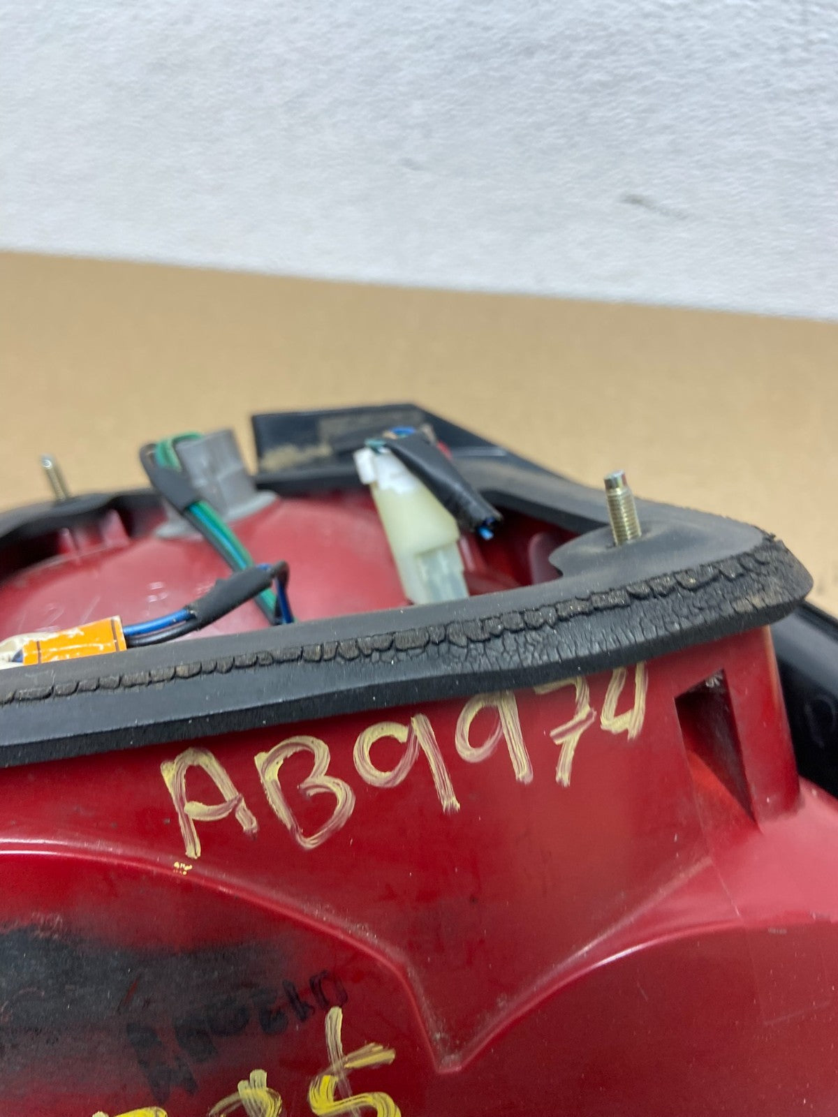 1999 2000 2001 Hyundai Sonata Right Passenger Rh Side Tail Light Oem AB9974 DW7