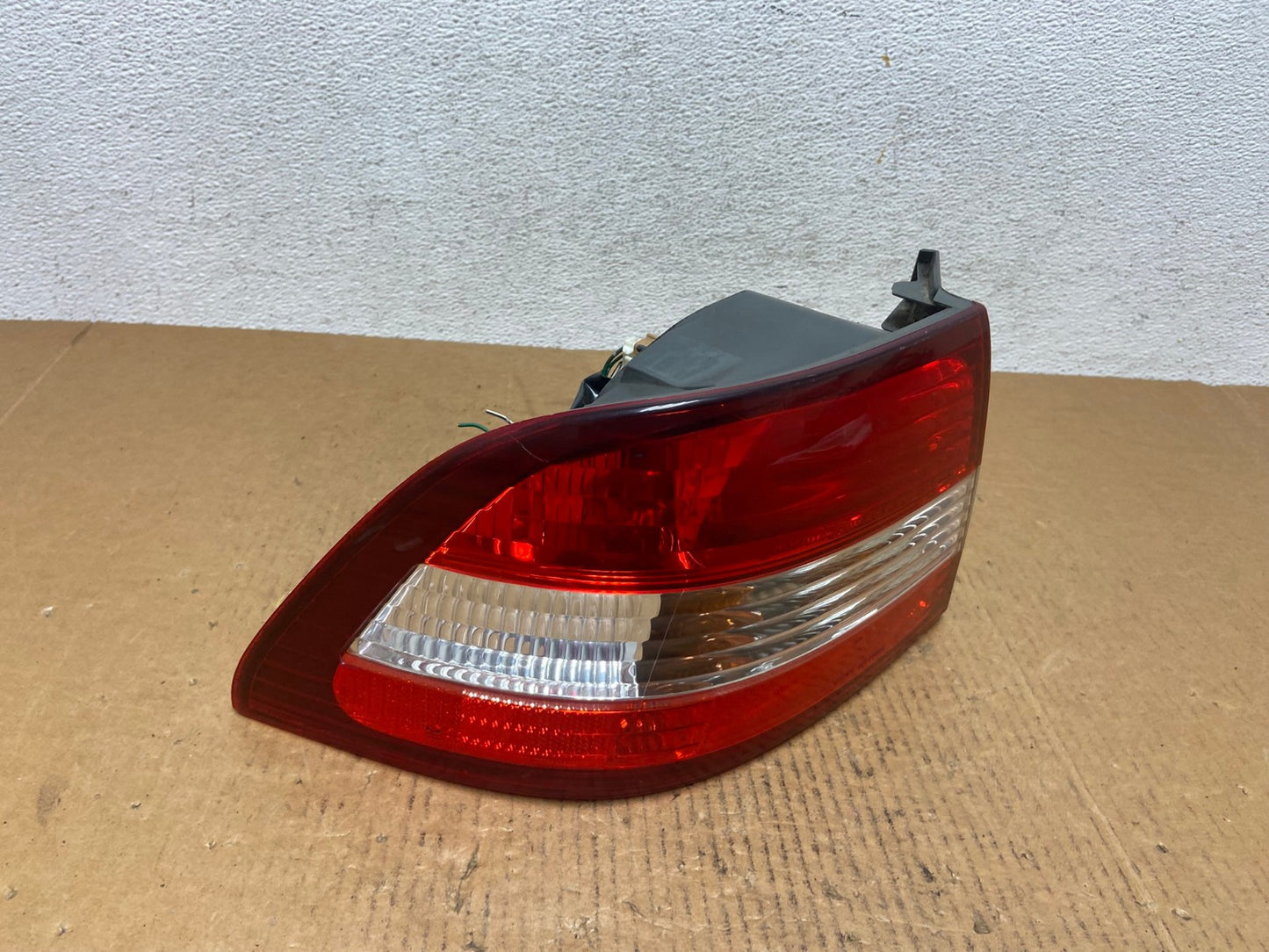 2000 2001 Lexus ES300 Outer Left Driver Lh Side Tail Light AE0346 LK2