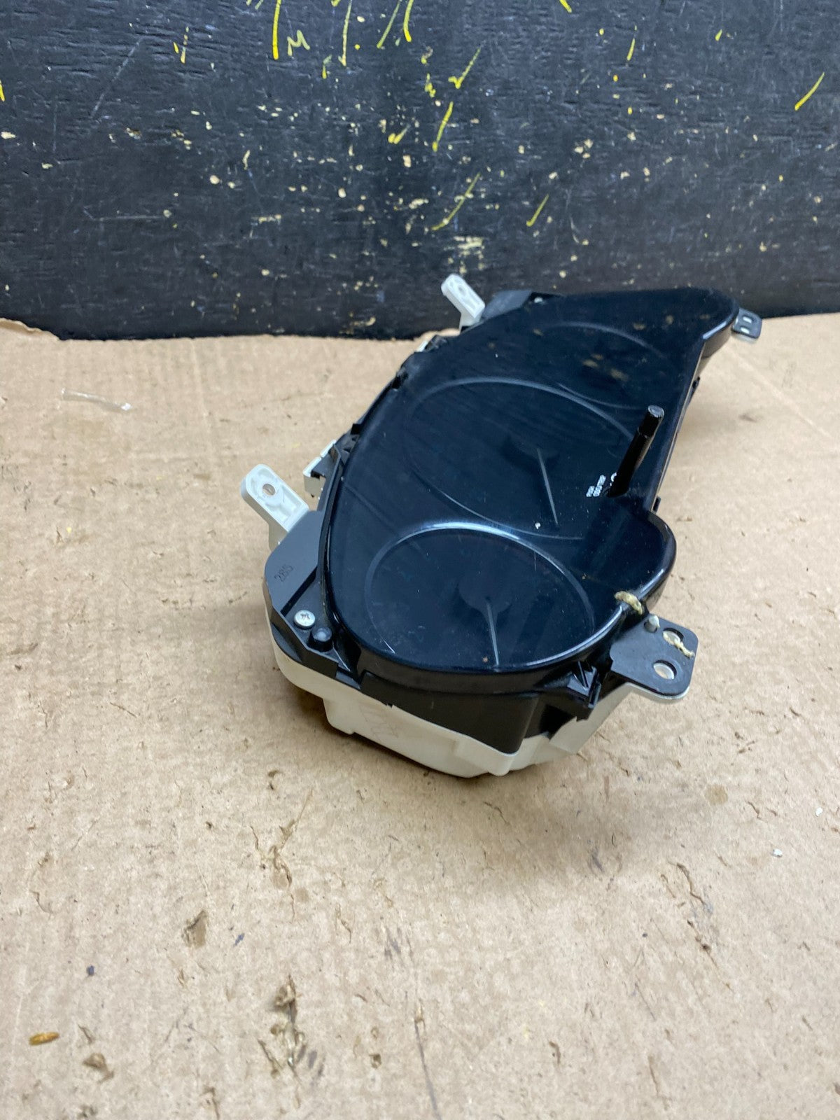 2006 Toyota Sienna Speedometer Cluster Gauge OEM z1772 DG3