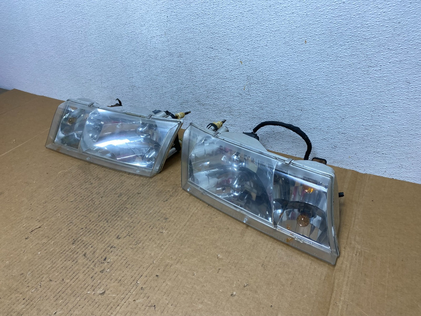 1998 to 2002 Mercury Grand Marquis Left+Right Set Halogen Headlight AE0558 DG1