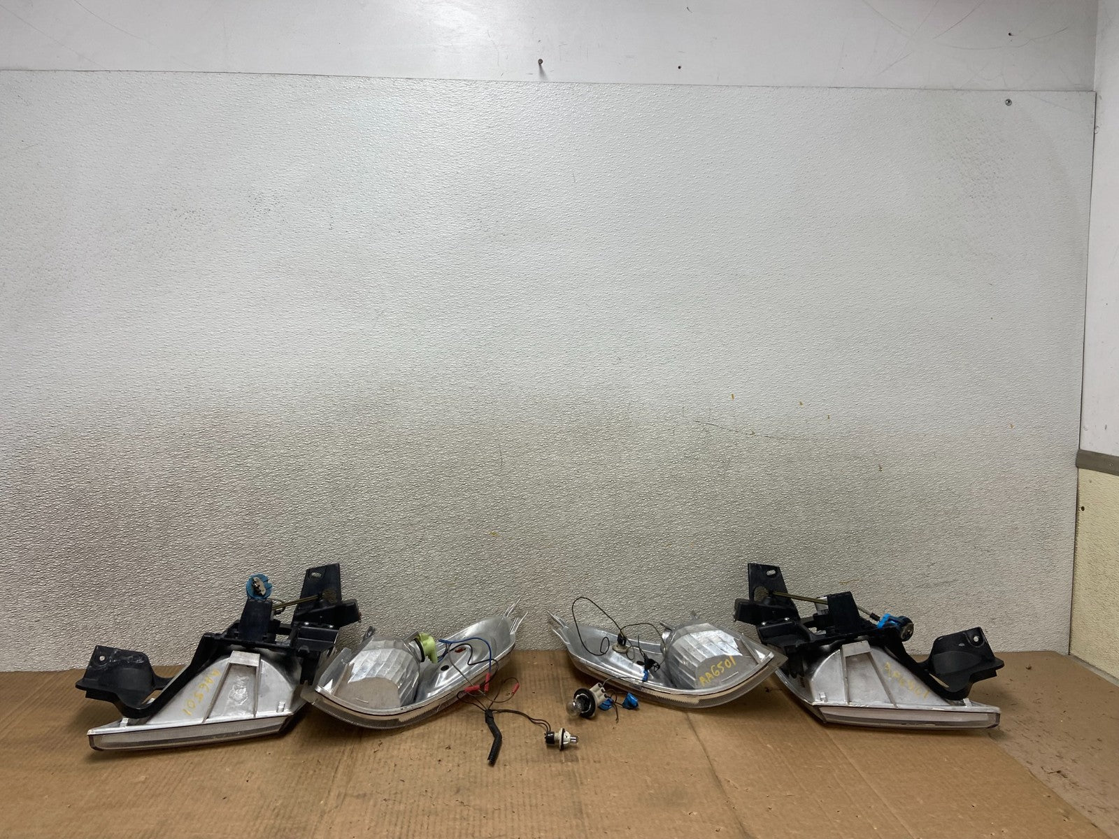 1997-2005 Pontiac Montana / Venture Left+Right Set Headlight Turn Sgn AA6501 DG5