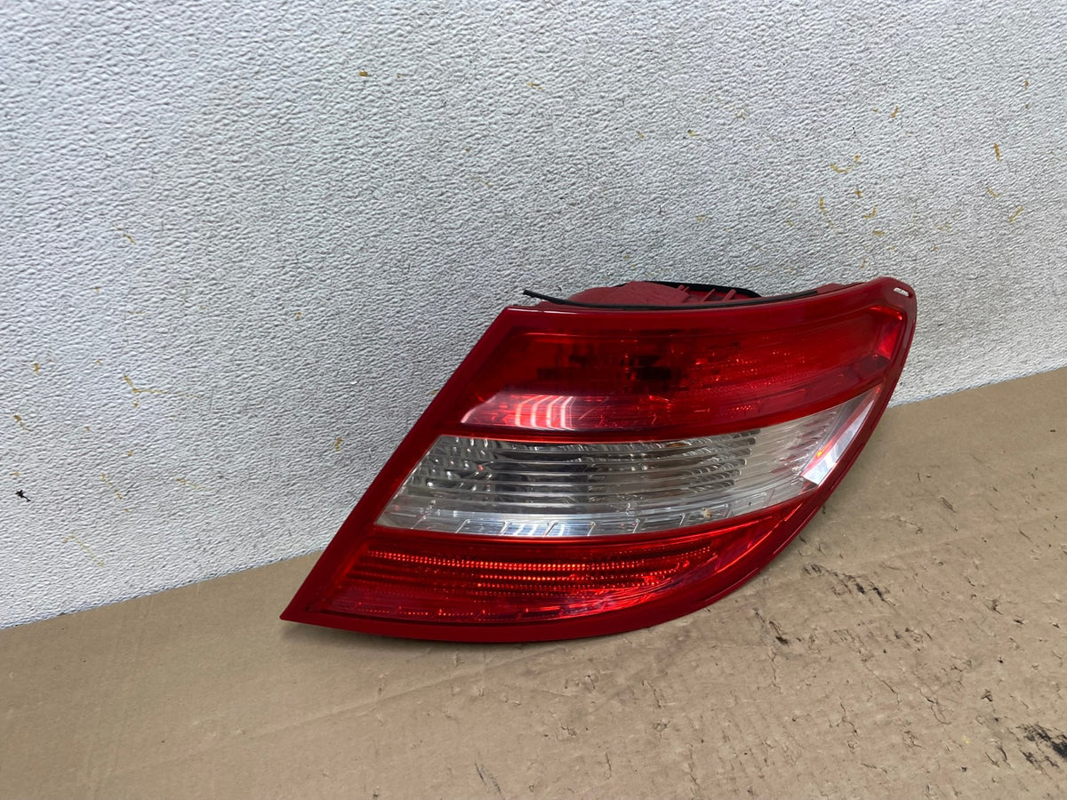 2008 2009 2010 2011 Mercedes C-Class Right Passenger Tail Light AI2453 LK2
