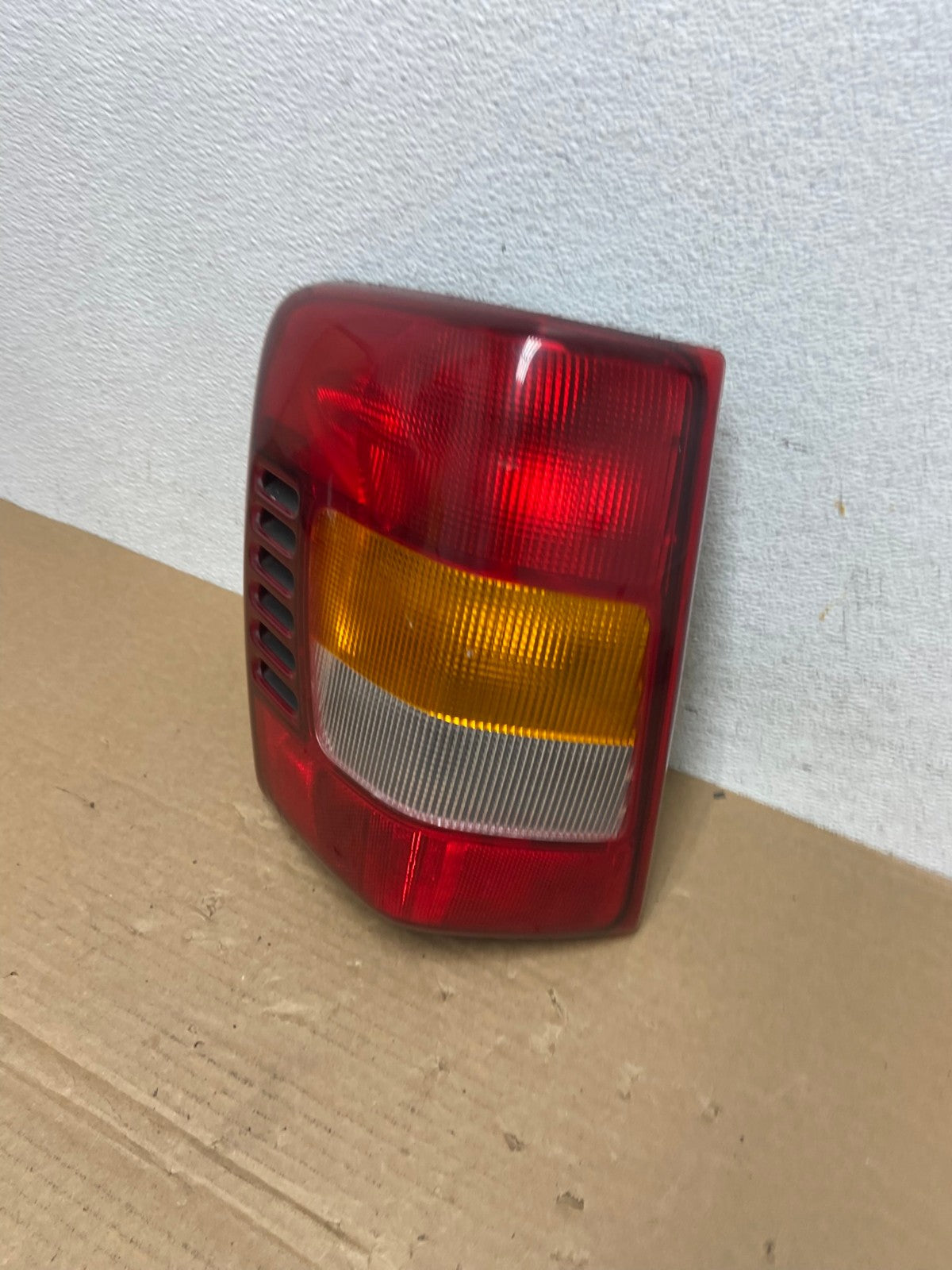 1999 - 2004 Jeep Grand Cherokee WJ Left Driver Lh Tail Light AD3858 LK1