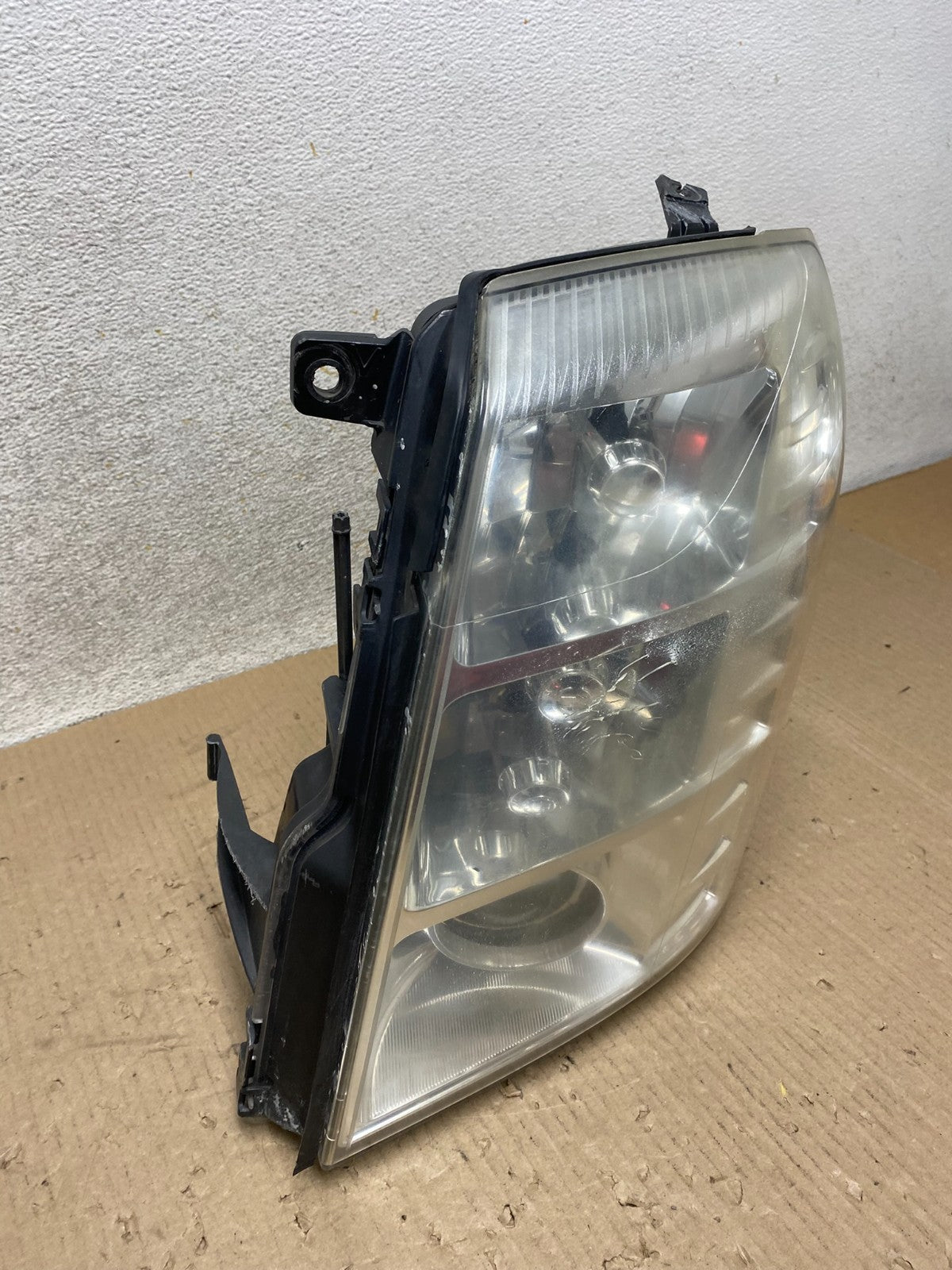 2007 - 2014 Cadillac Escalade Left Driver LH Side Xenon HID Headlight AI9653 LK3