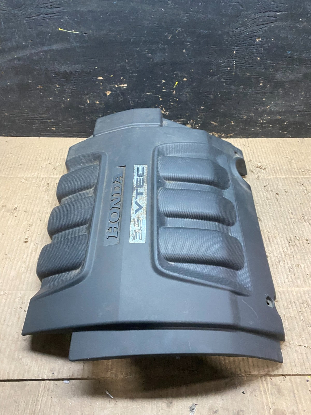 2005 to 2007 Honda Odyssey Black Engine Cover T9892 DG2