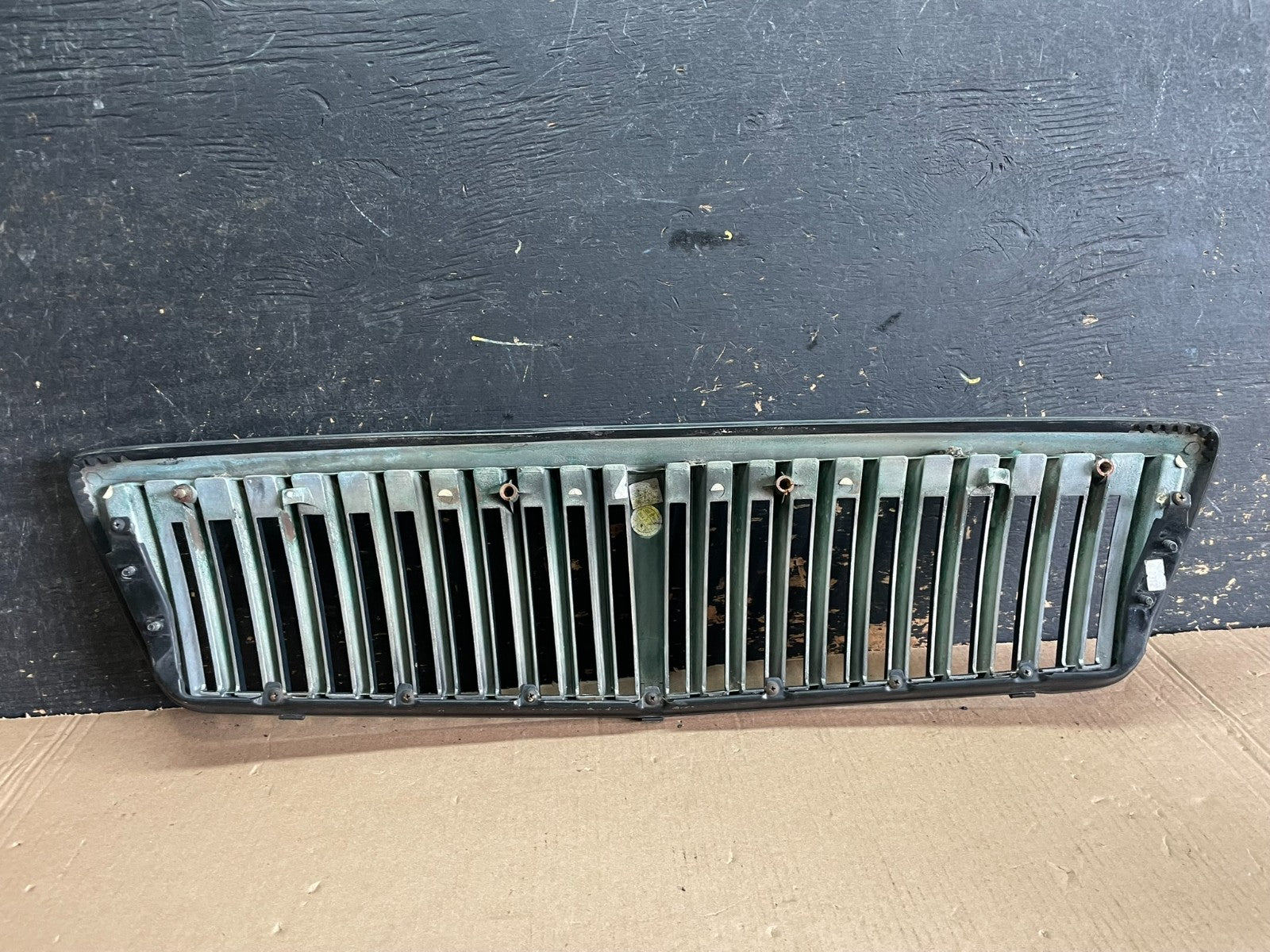 2002 to 2005 Hyundai XG350 Front Upper Grill Grille W/Emblem AA19464