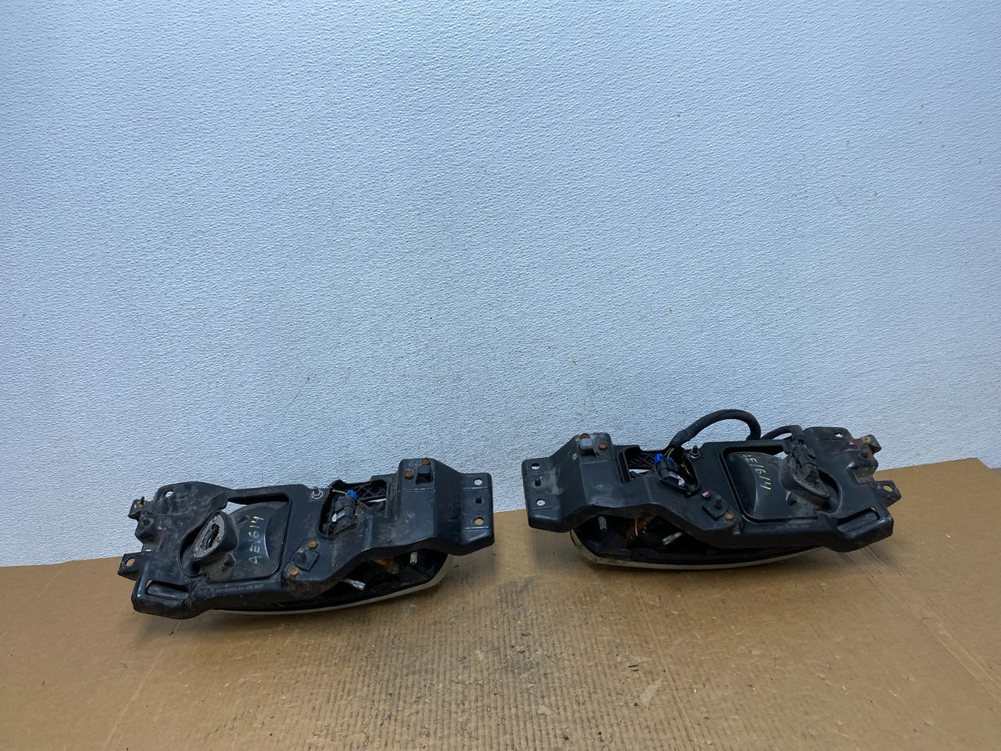 1995 to 1996 Buick Riviera Left+Right Headlights AE16145