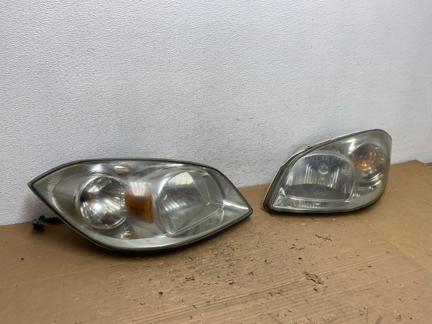2005 - 2010 Chevrolet Cobalt Sedan Left+Right Headlights AD4374 DW2