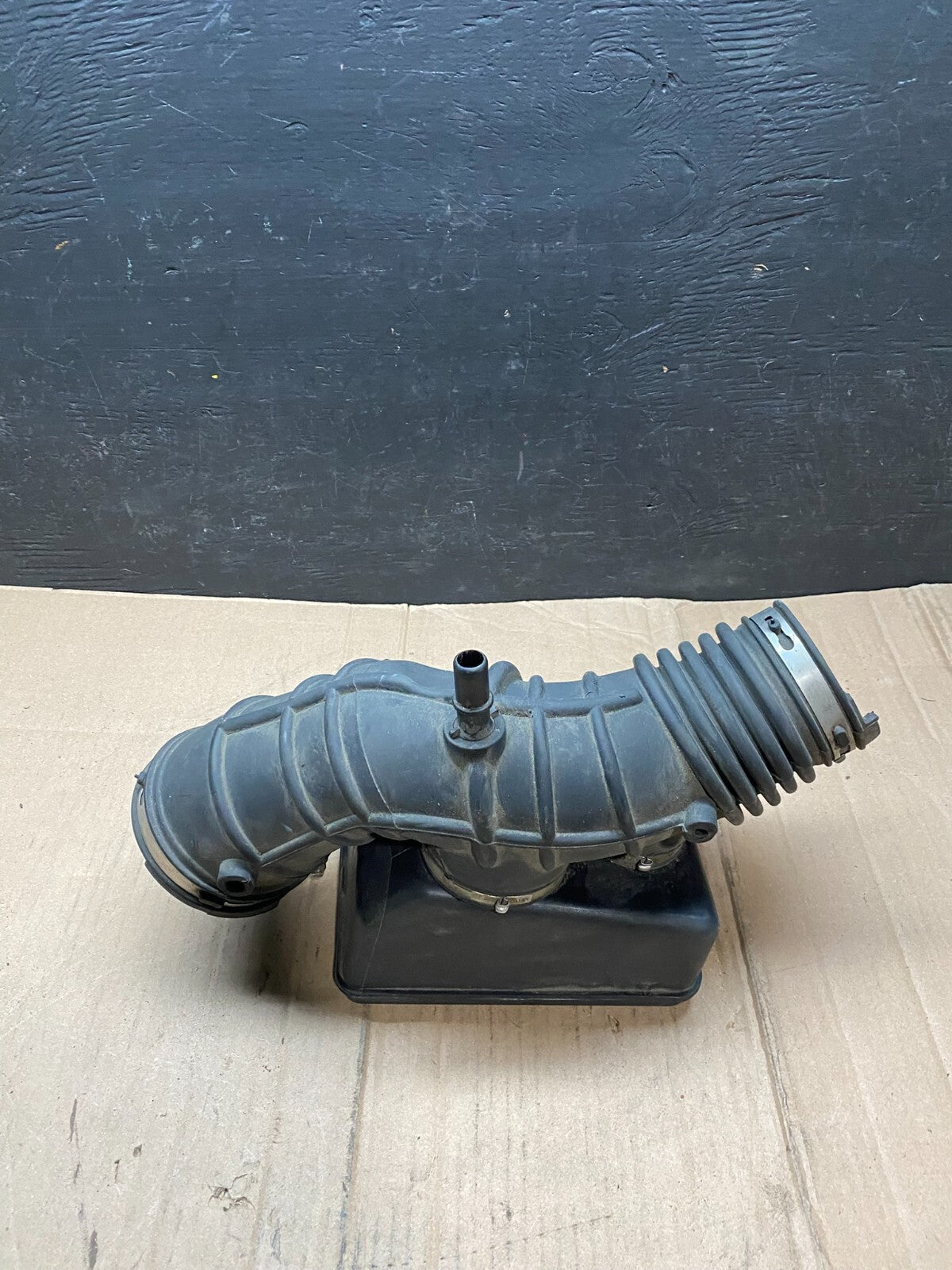 2009-2012 Ford Flex Taurus Lincoln Mks Air Hose  Duct Tube OEM F4106 DG15