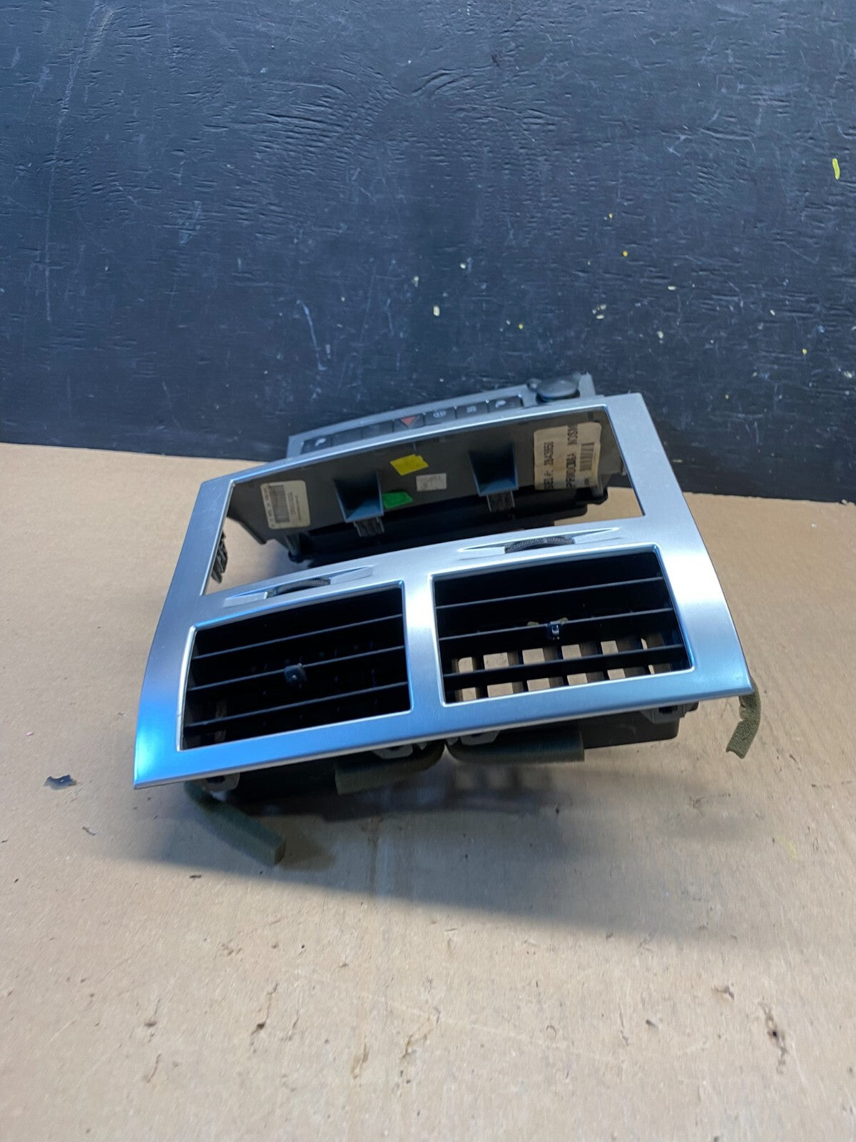 2007 to 2012 Dodge Nitro Dash Climate Temperature Control Radio Bezel M1504 DG3