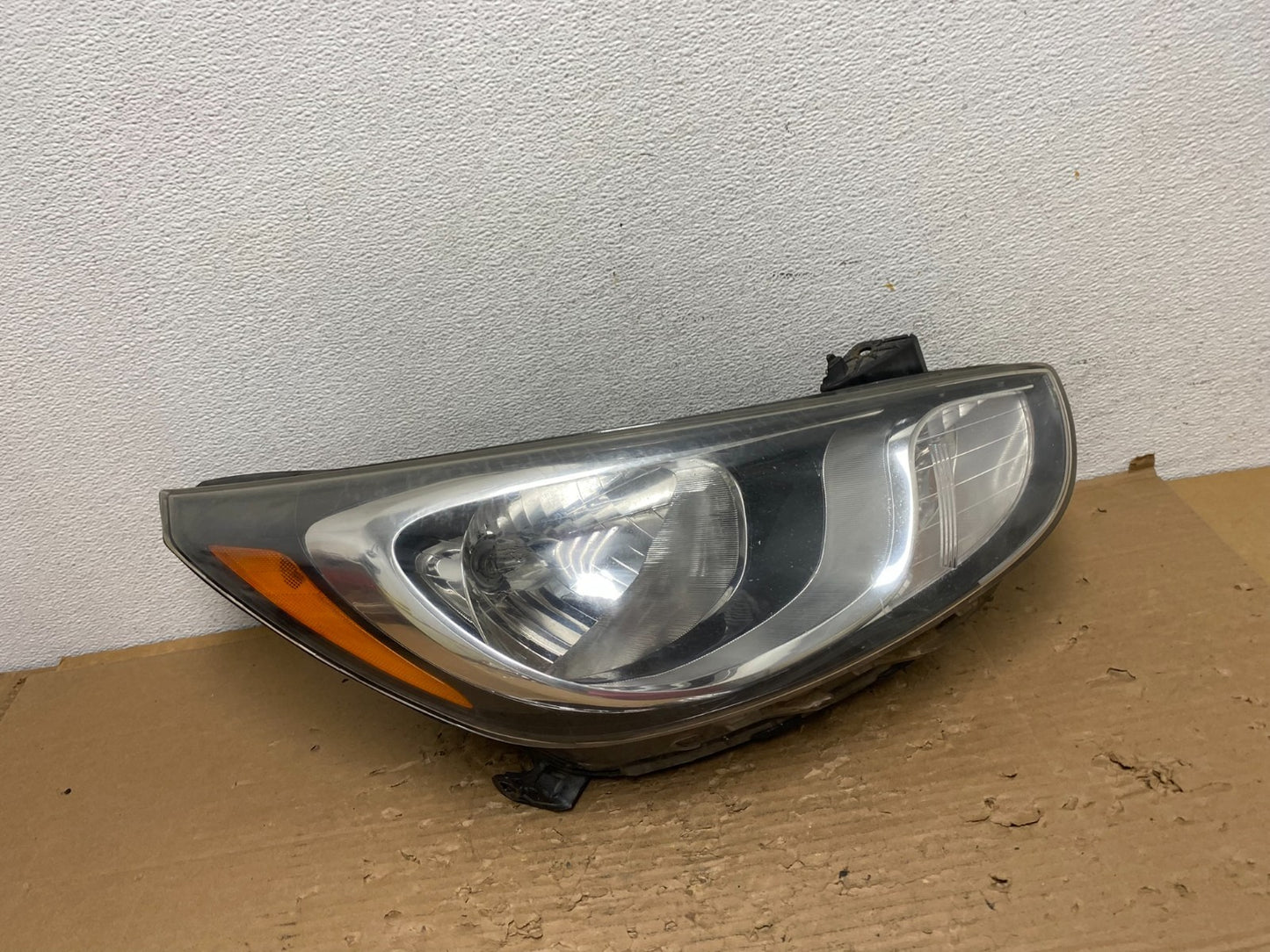 2013 to 2017 Hyundai Accent Right Passenger RH Side Headlight AD4360 DW0