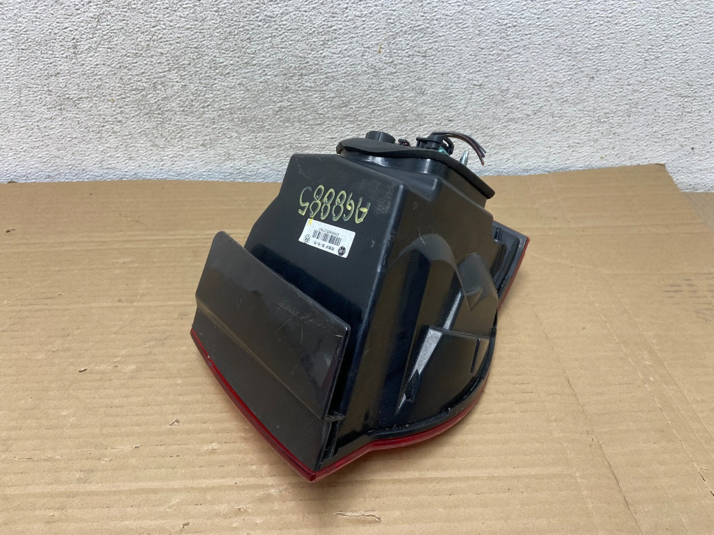 2008 2009 2010 Volkswagen Jetta Left LH Side Tail Light AG8885 DW5