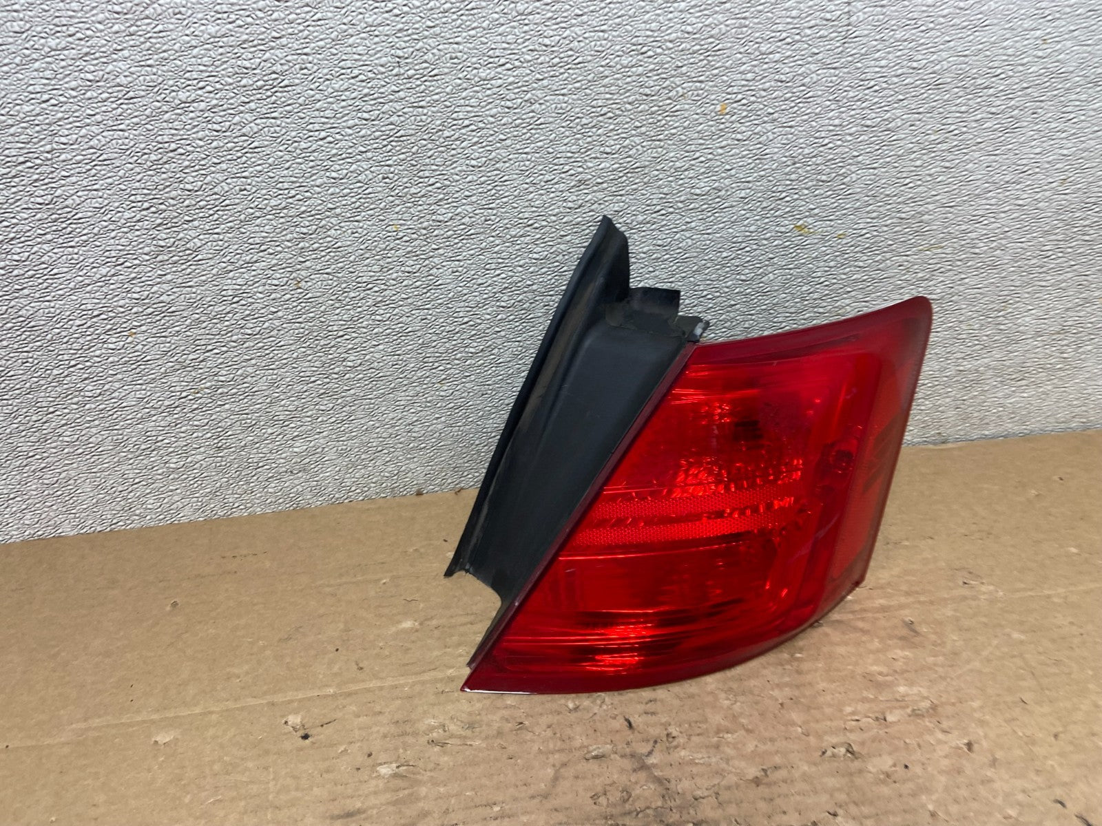 2014 to 2018 Ford Taurus Interceptor Right Passenger RH Tail Light OEM AB4679 LK2