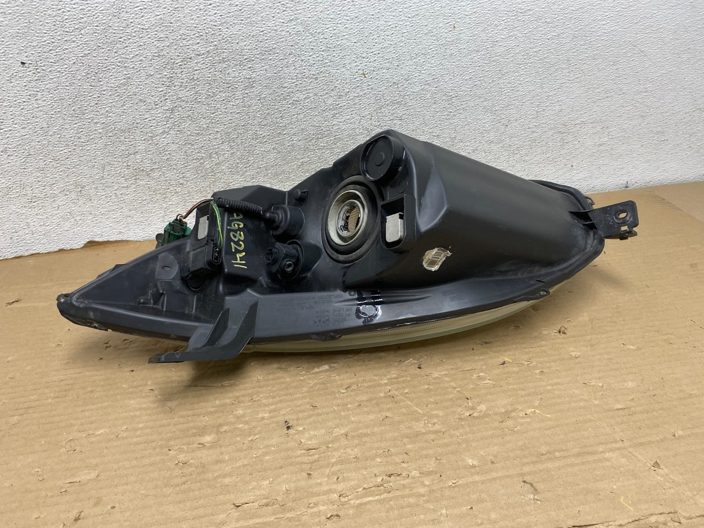 2006-2007 Mitsubishi Eclipse Right Passenger RH Side Halogen Headlight AG8241 DW5