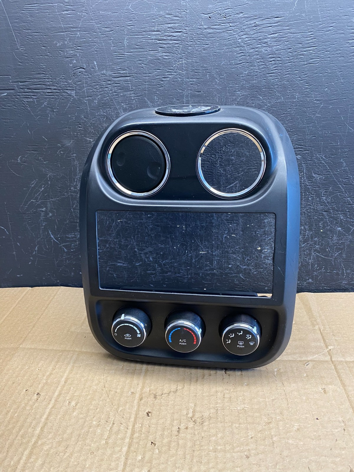 2011 to 2017 Jeep Compass Dash Climate Temperature Control Radio Bezel AC9418 DG0