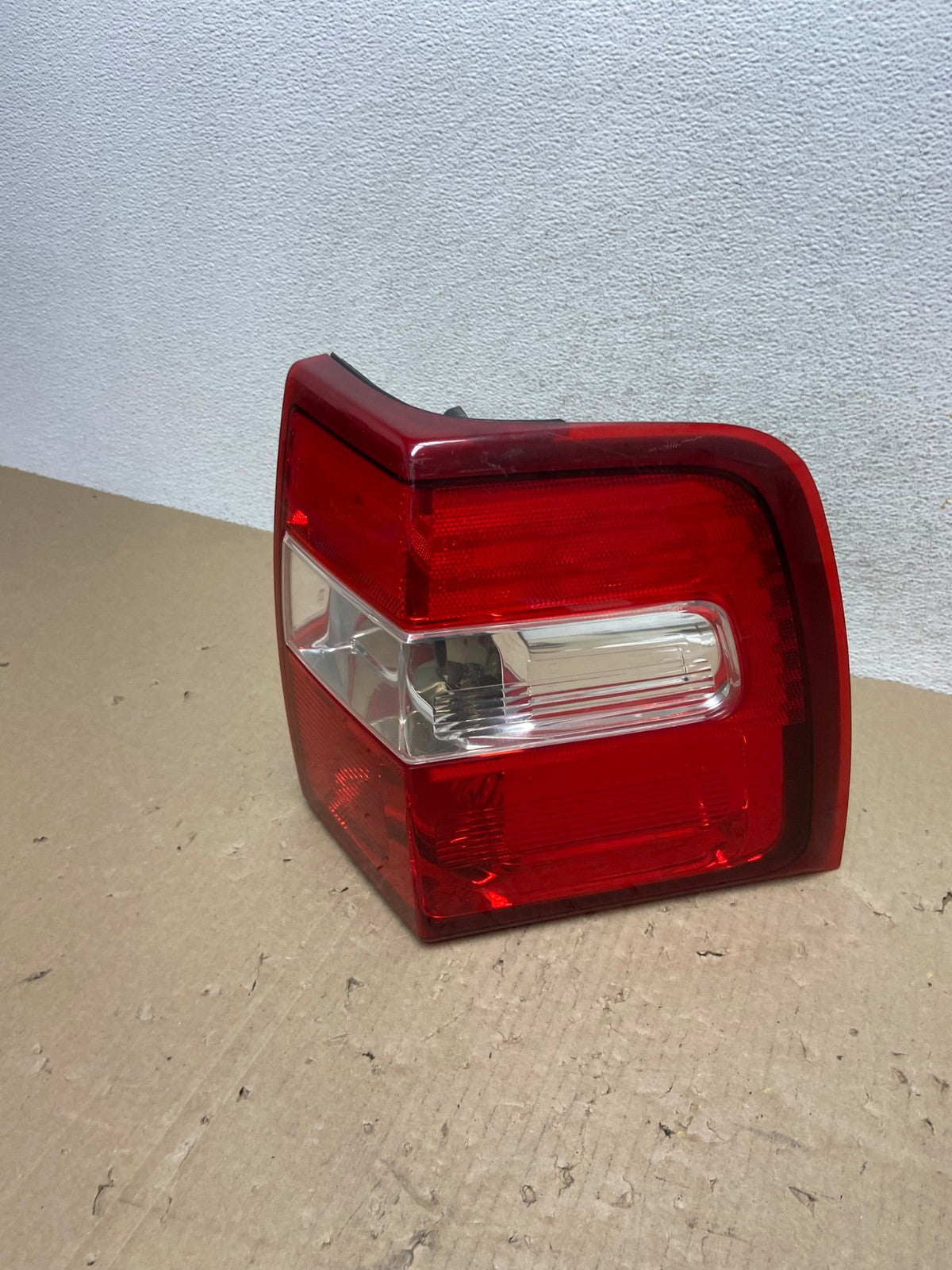 2007 - 2012 Ford Expedition Right Passenger Rh Side Tail light AG6992 LK0