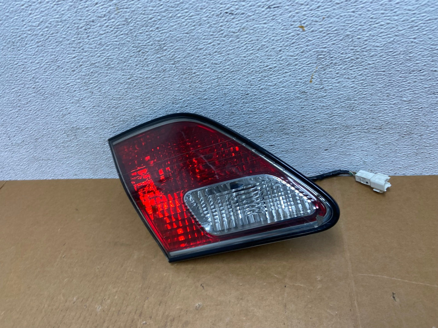 2002 2003 2004 Lexus ES300 ES330 Left Driver Lh Inner Tail Light AD9155 LK1