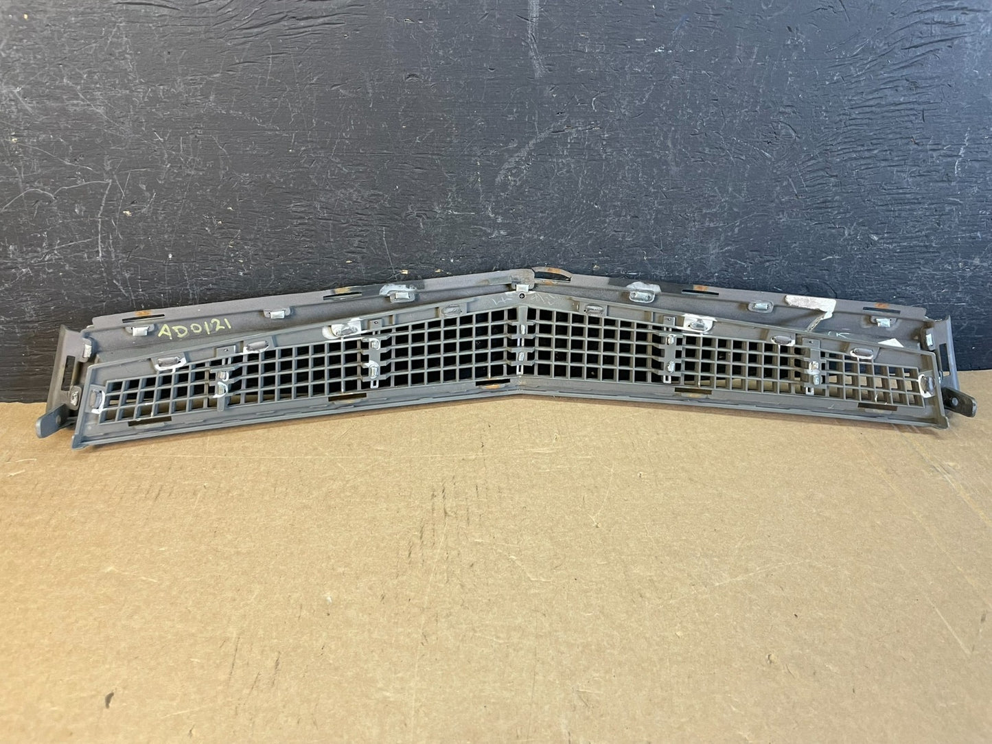 2008 to 2011 Cadillac Cts Front Lower Grill Grille AD0121 DG3