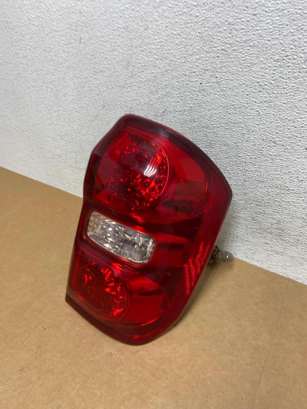 2004 2005 Toyota RAV4 Right RH Passenger Side Tail Light AE2916 LK1