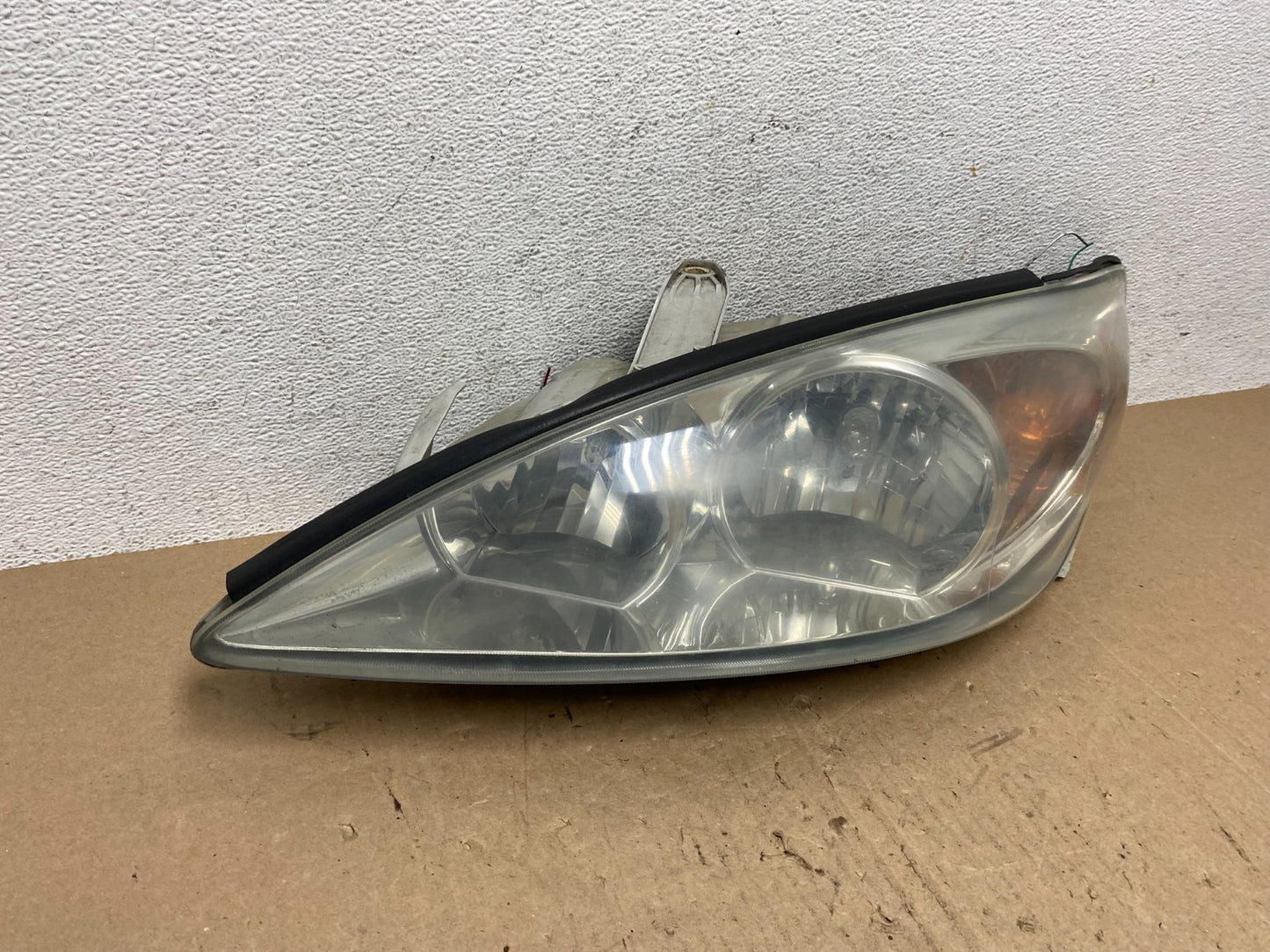 2002 2003 2004 Toyota Camry Left Driver Lh Side Halogen Headlight AE6088 DW2