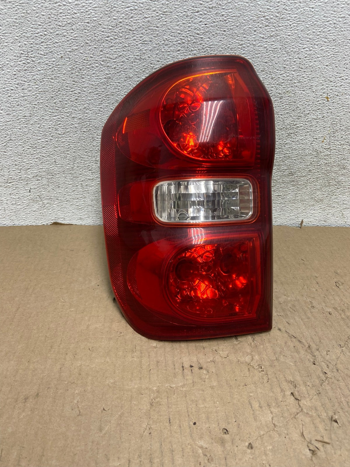 2004 2005 Toyota RAV4 Left Driver LH Side Tail Light AG8032 LK0