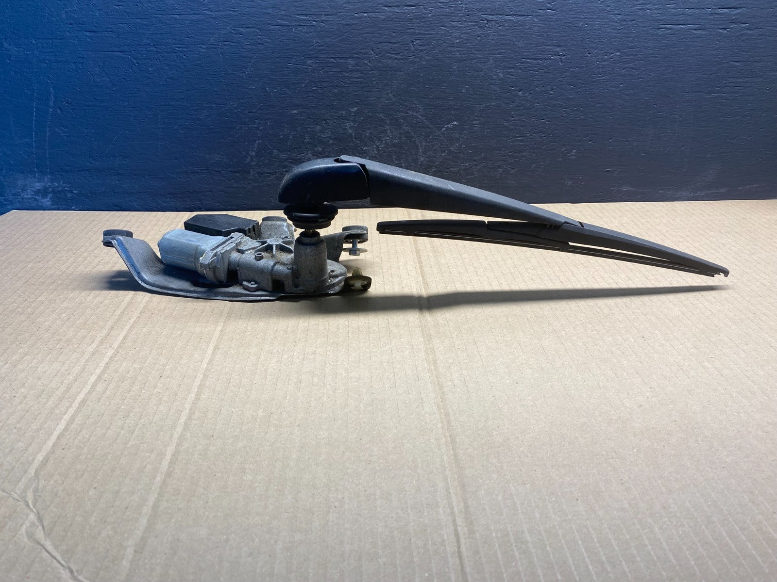 2009 to 2012 Toyota Matrix Rear Wiper Windshield Motor OEM AC0846 DG3