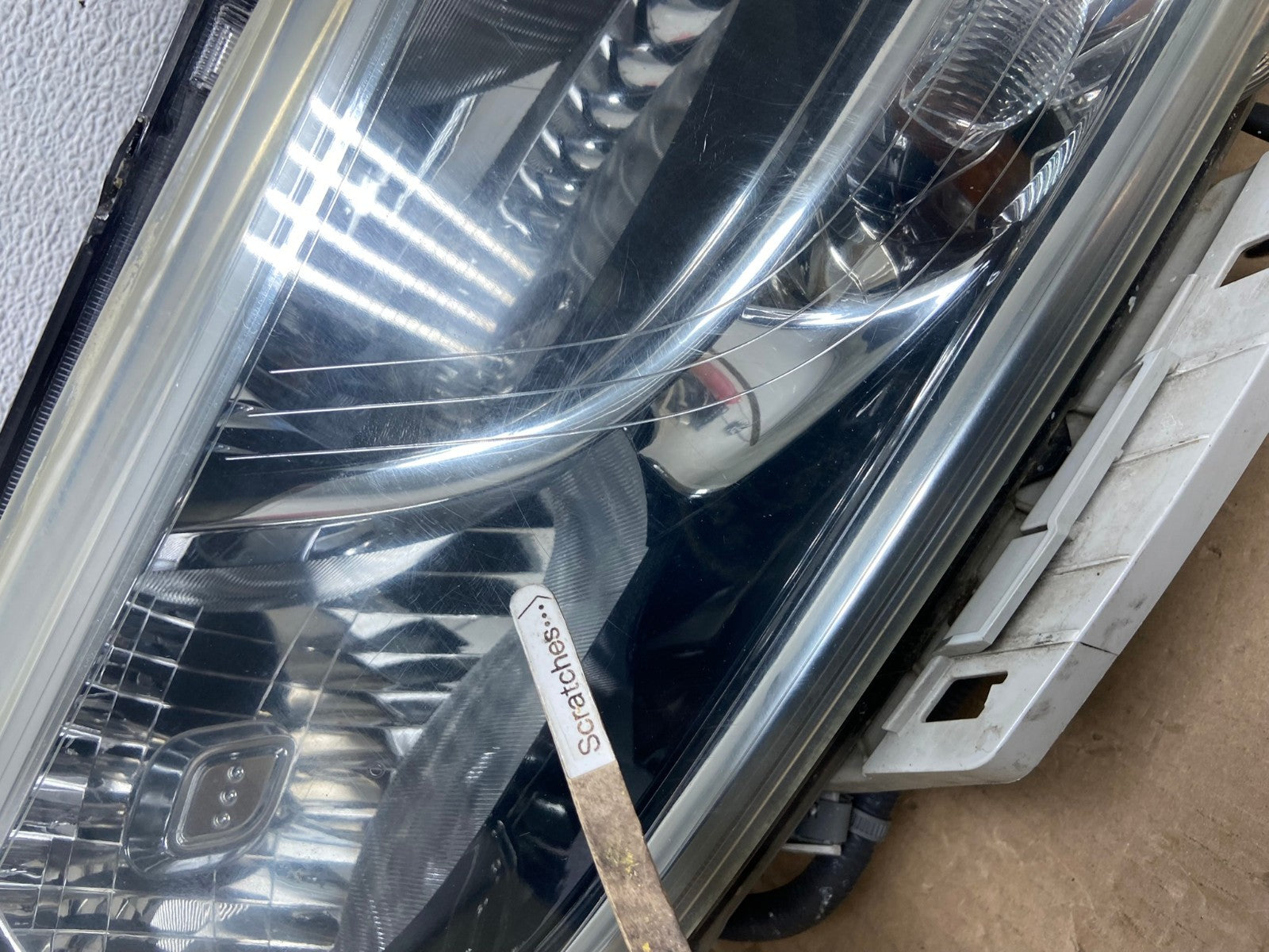 2013 to 2016 Nissan Pathfinder Right Passenger RH Side Headlight AE8999 LK3
