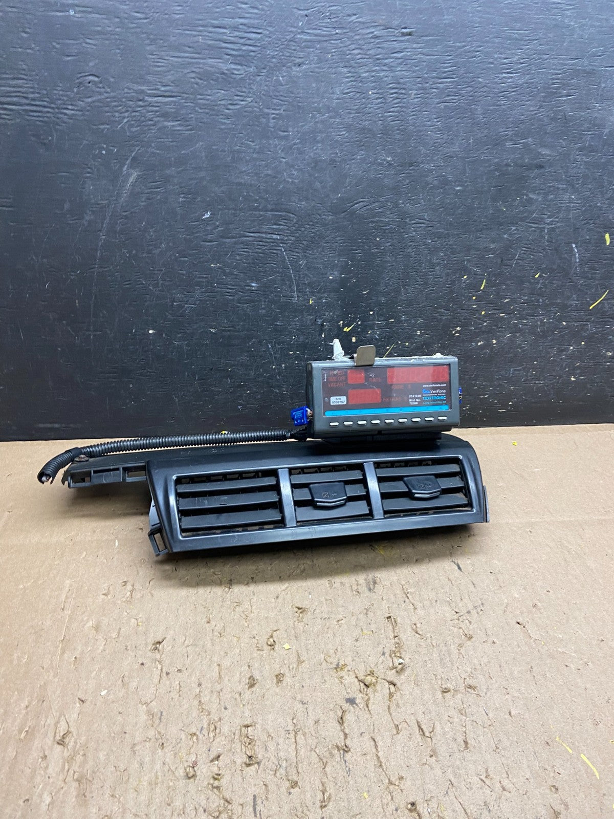 2012 2013 2014 Toyota Prius V Center Dash A/C Air Vents With Trim T6385 PS0