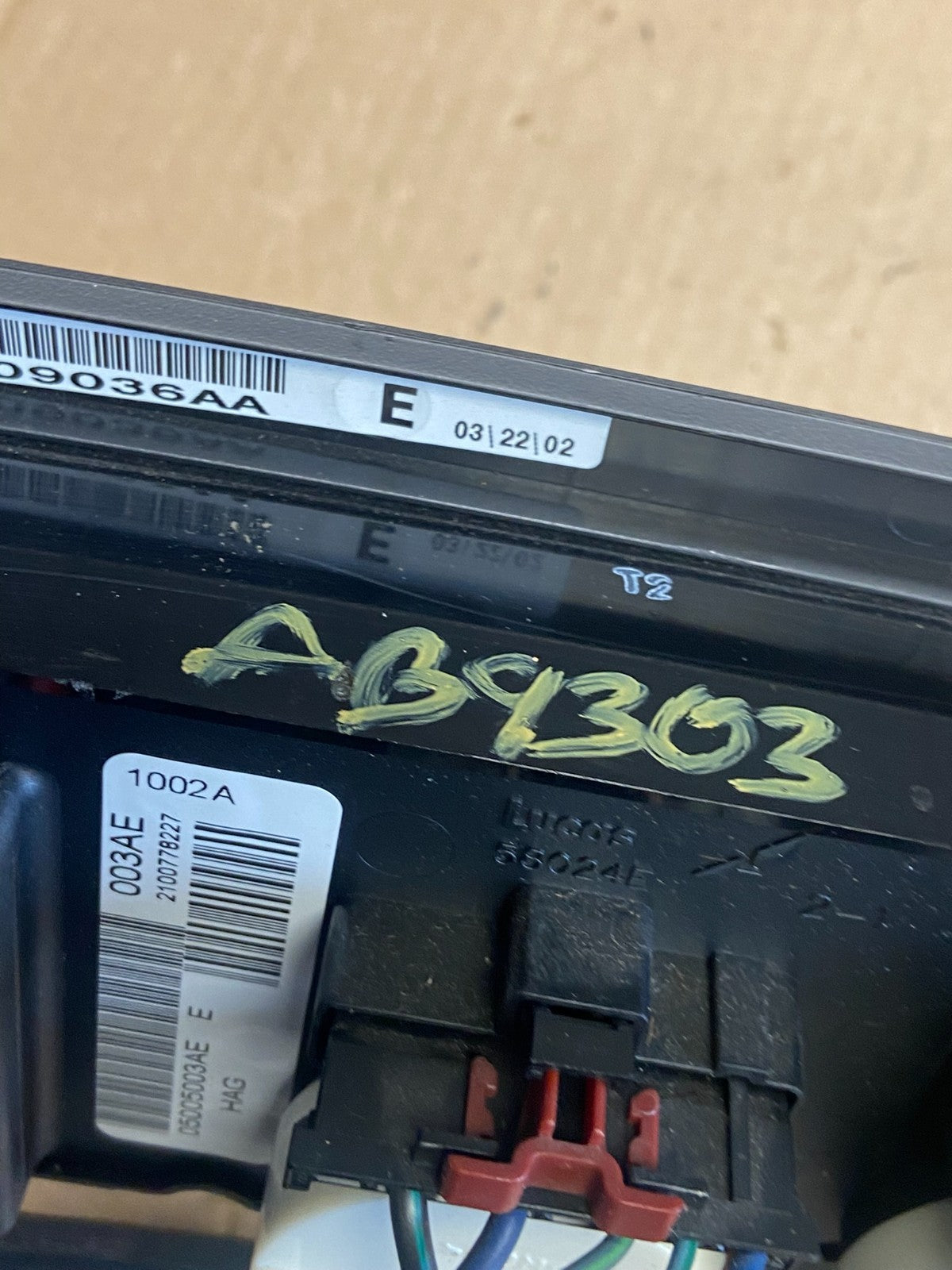 2004-2007 Chrysler Town Country Climate Control Panel Center Dash Trim ab9303 DG7