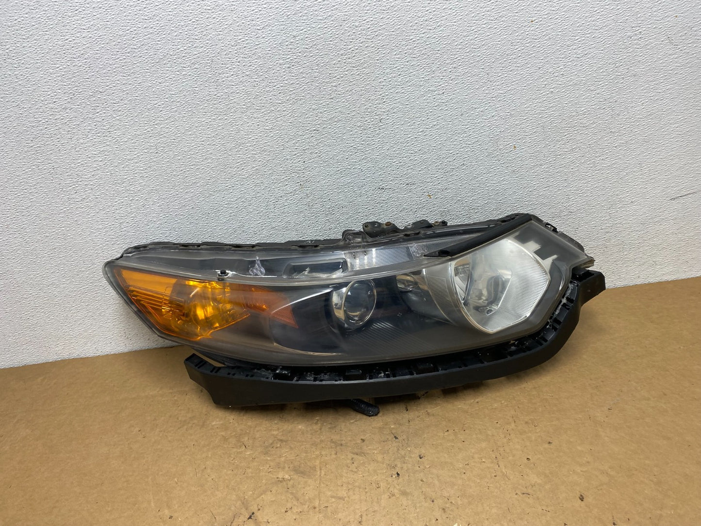 2009-2014 Acura TSX Right Passenger RH Xenon HID Headlight AD5222 DW0