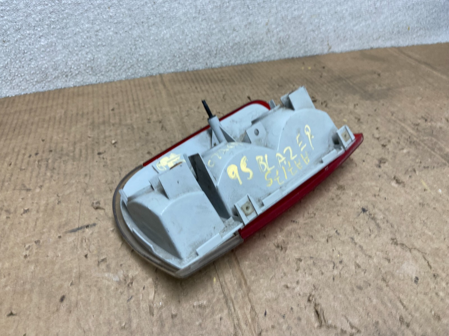 1995 to 2005 Chevrolet GMC Blazer S10 Right Passenger RH Tail Light OEM AA71754
