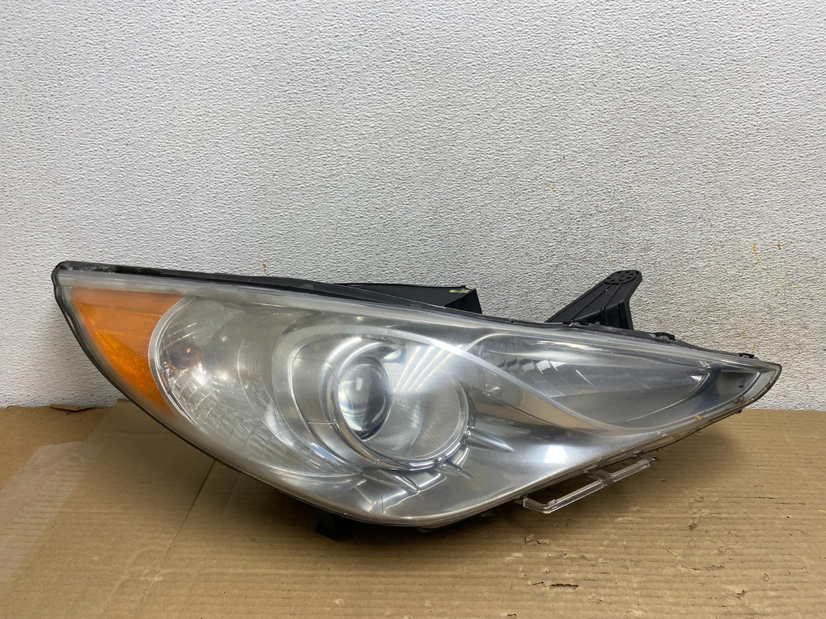 2011 - 2014 Hyundai Sonata Right Passenger Rh Side Headlight Halogen AH0570 DW0