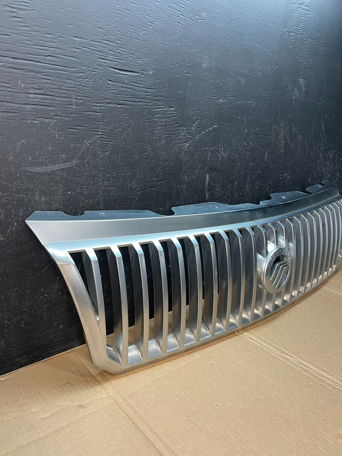 2002 to 2005 Mercury Mountaineer Front Upper Grill Grille AC5328 DG1