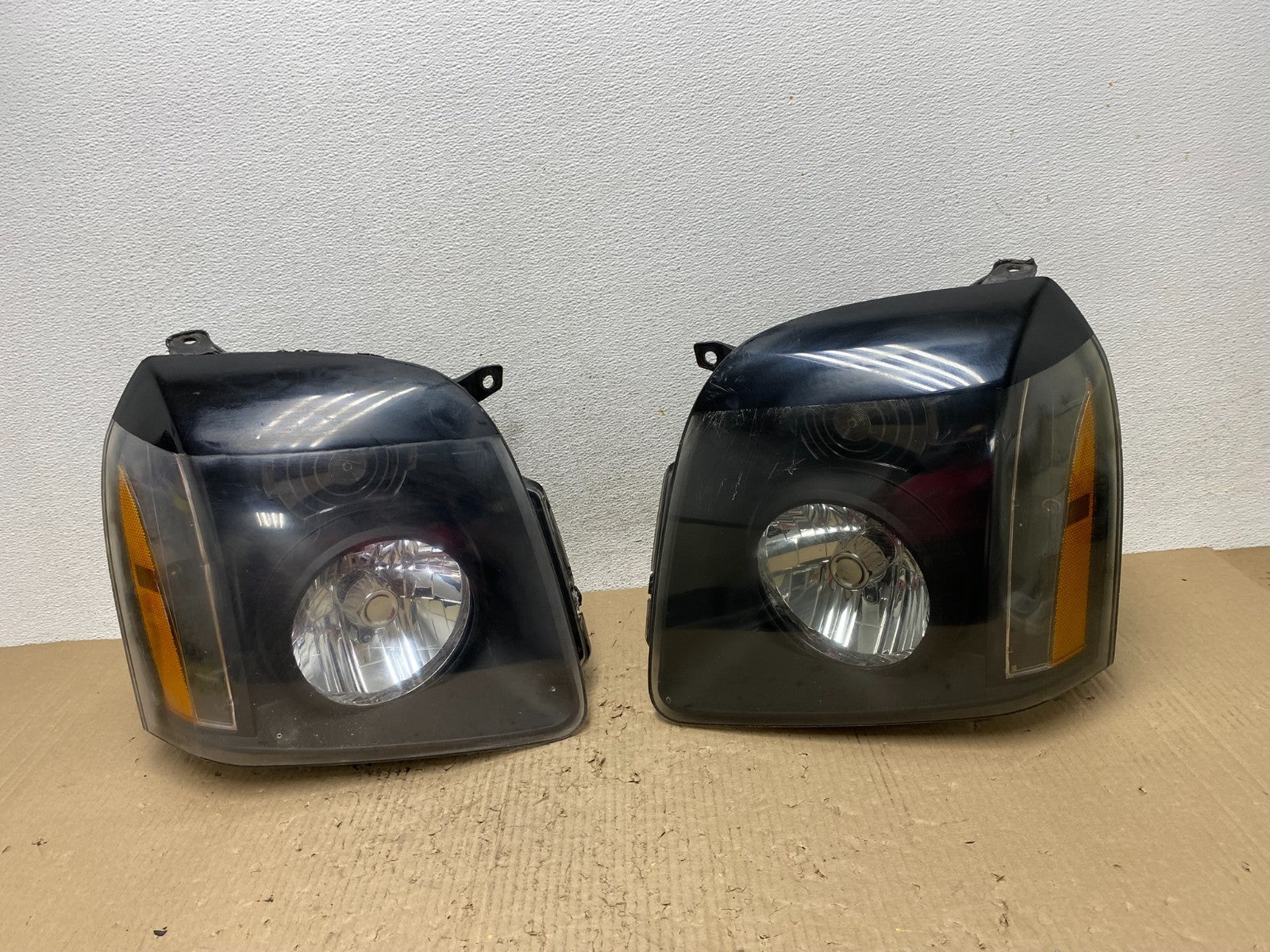 2007 - 2014 GMC Yukon Halogen Headlights Left+Right Side Set AF2922 DW0