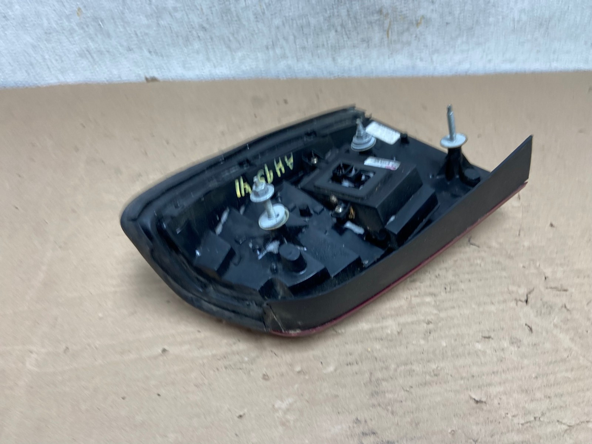 2000 to 2005 Cadillac Deville Left Driver Lh Side Tail Light AH9541 LK4